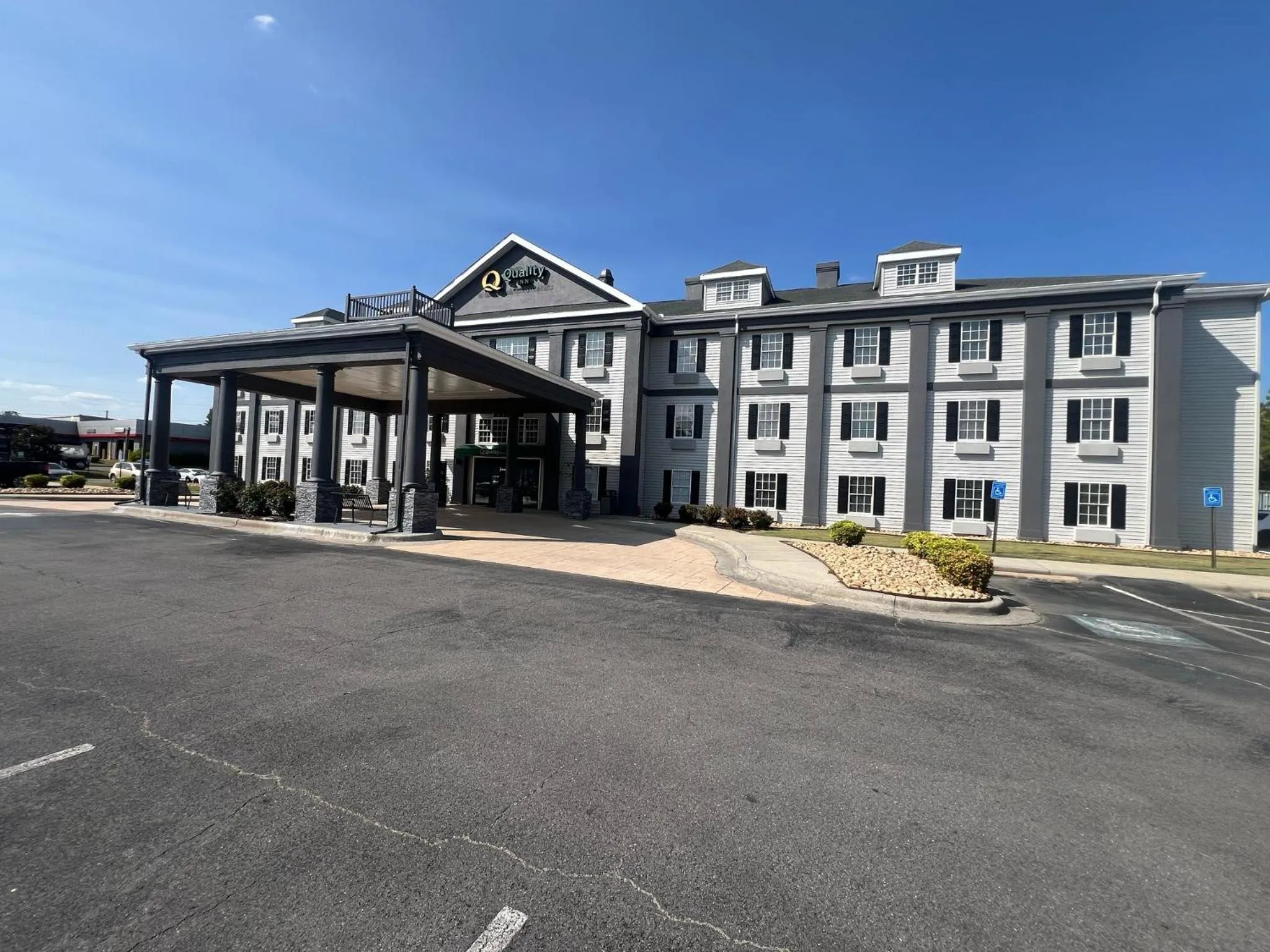 Property building in Quality Inn Rome South