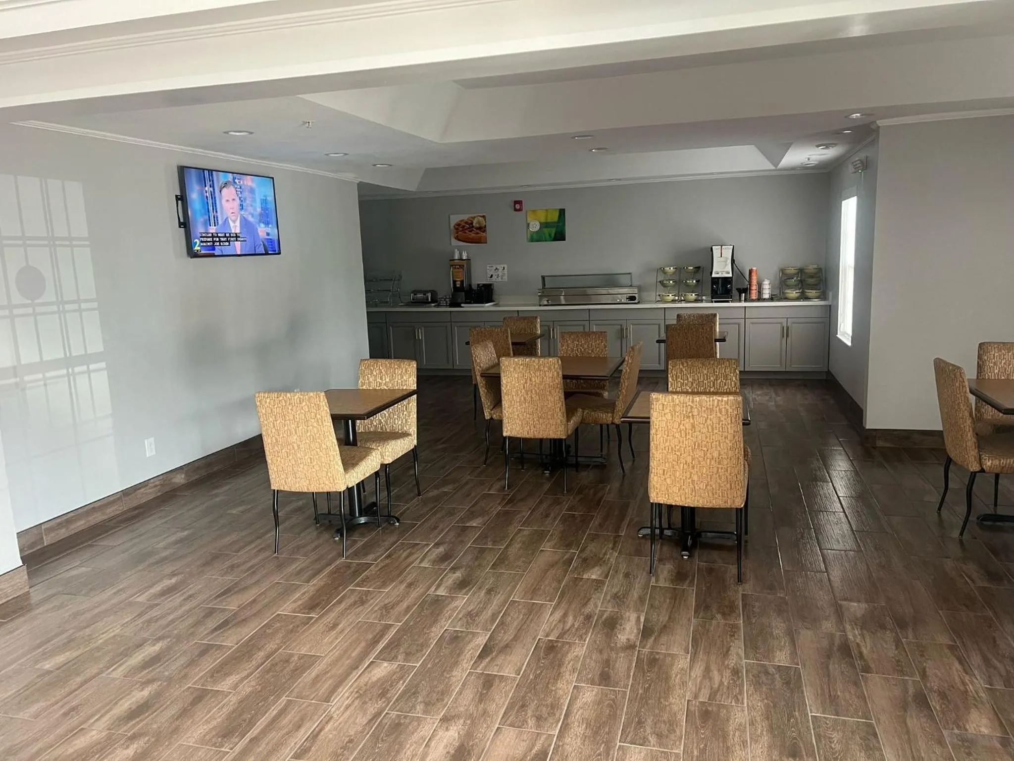 Breakfast in Quality Inn Rome South