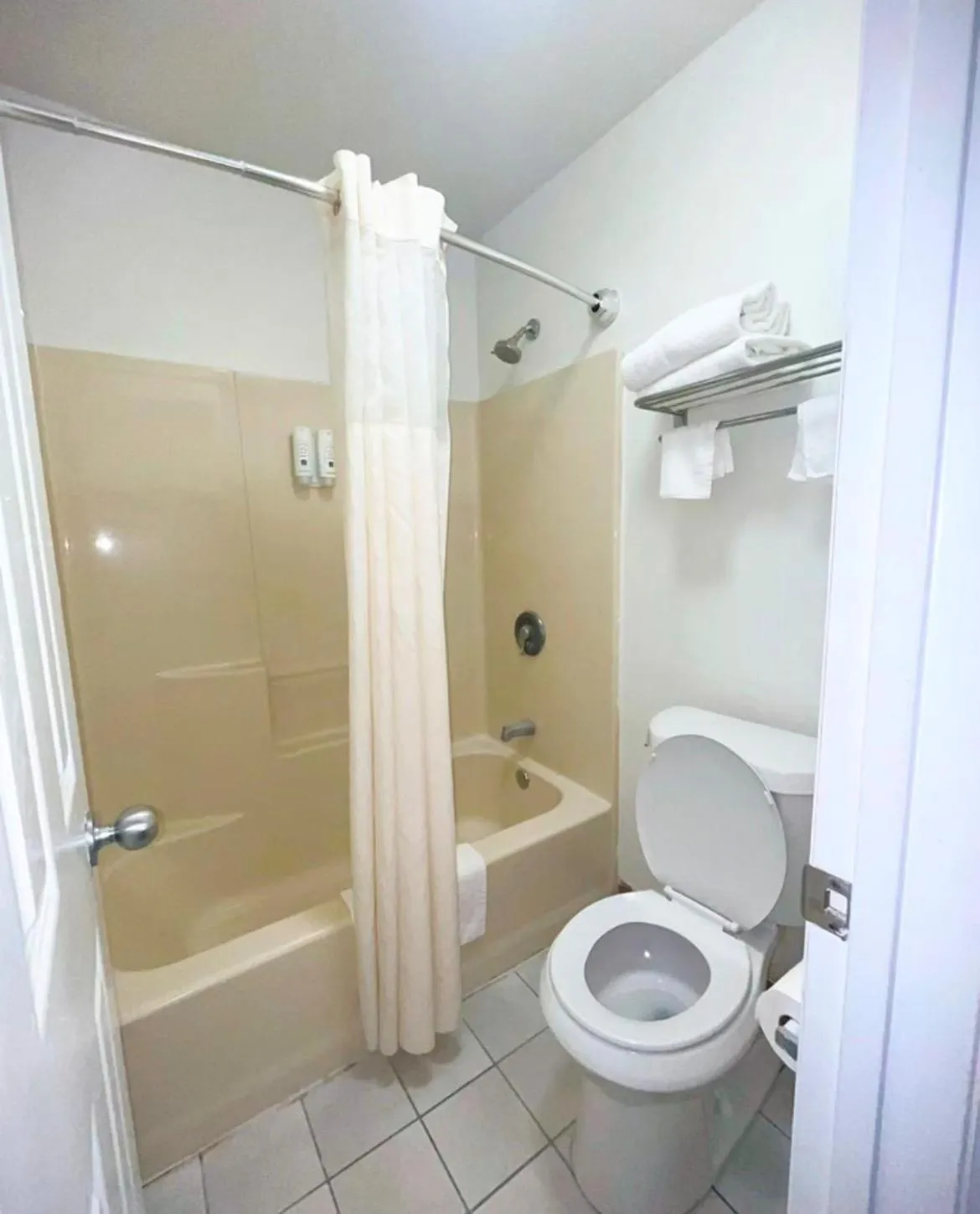 Bathroom in Quality Inn