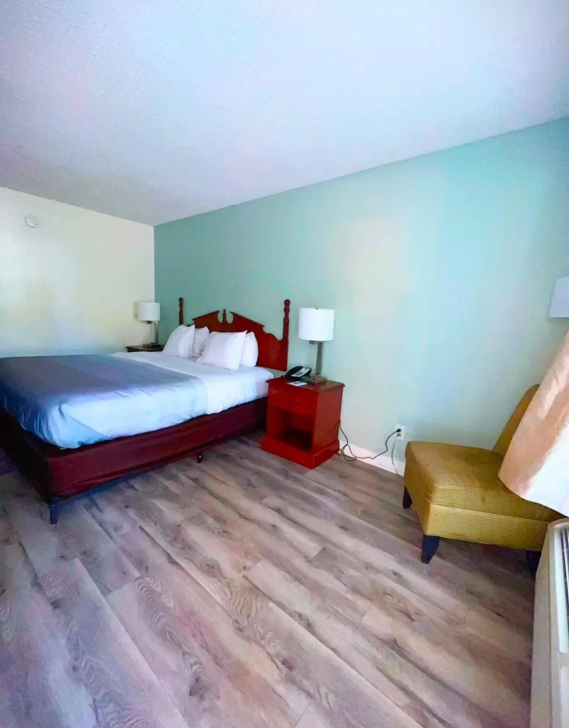 Photo of the whole room, Bed in Quality Inn