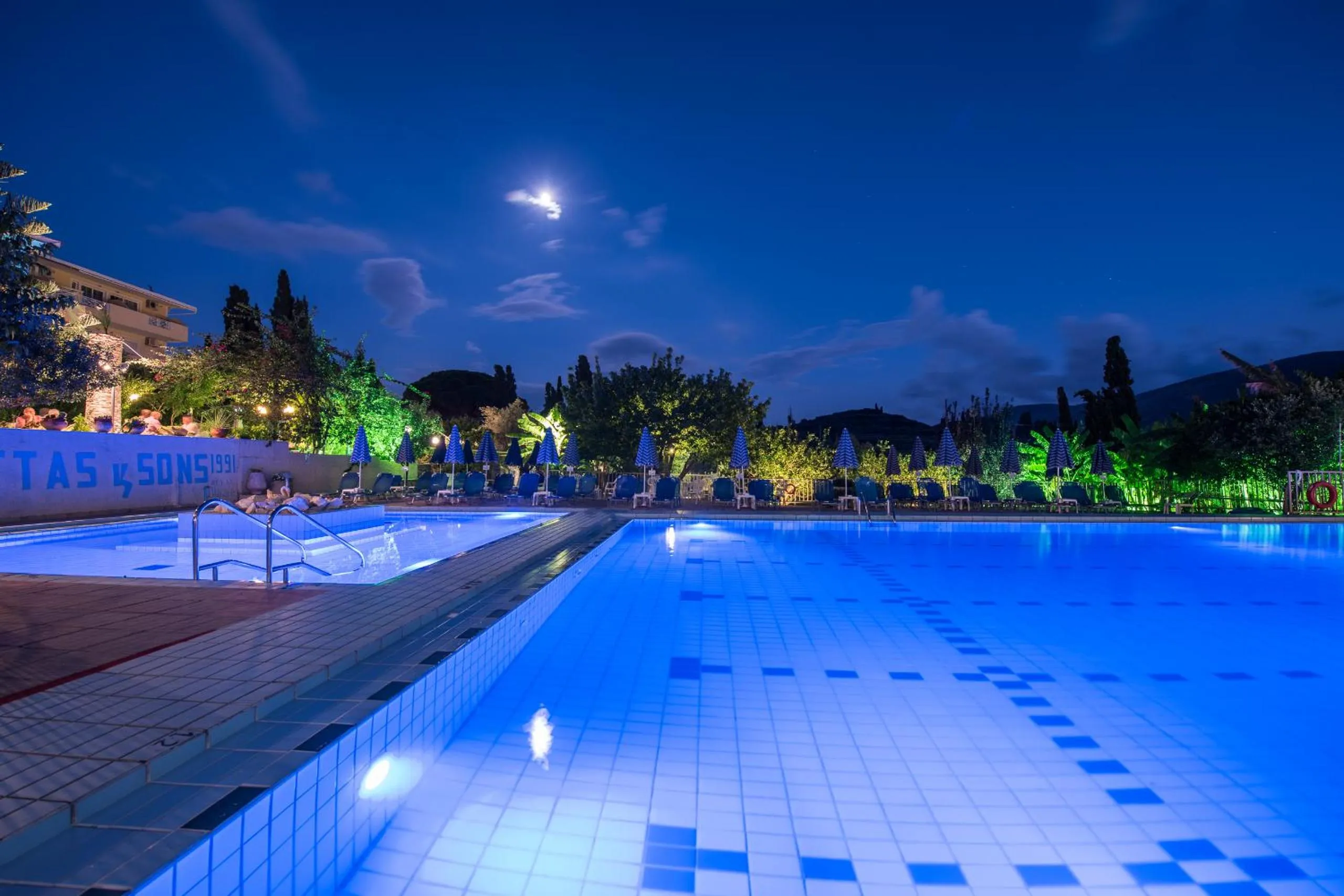 Night in Koukounaria Hotel & Suites