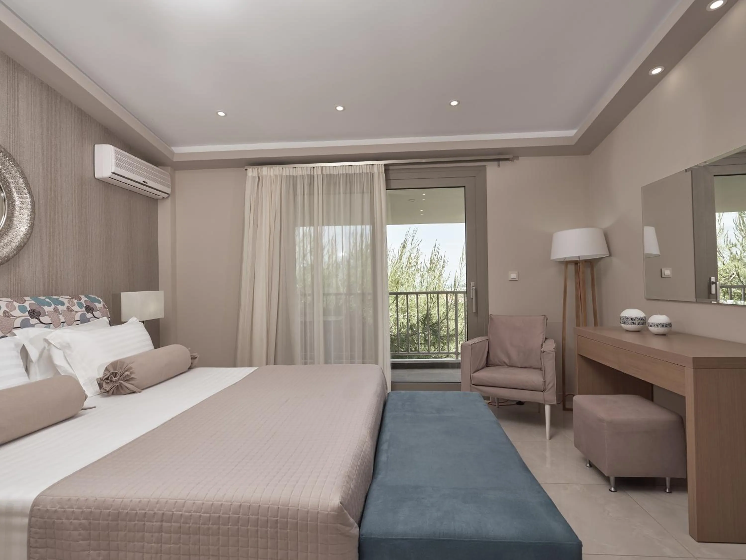 Bed in Koukounaria Hotel & Suites