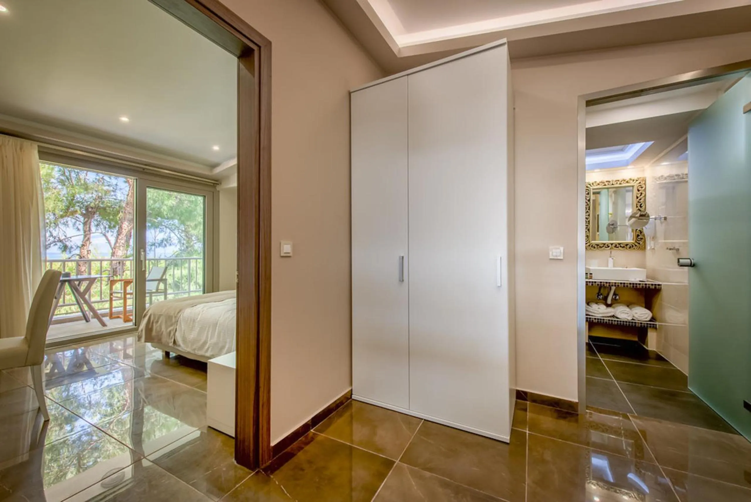 Day in Koukounaria Hotel & Suites