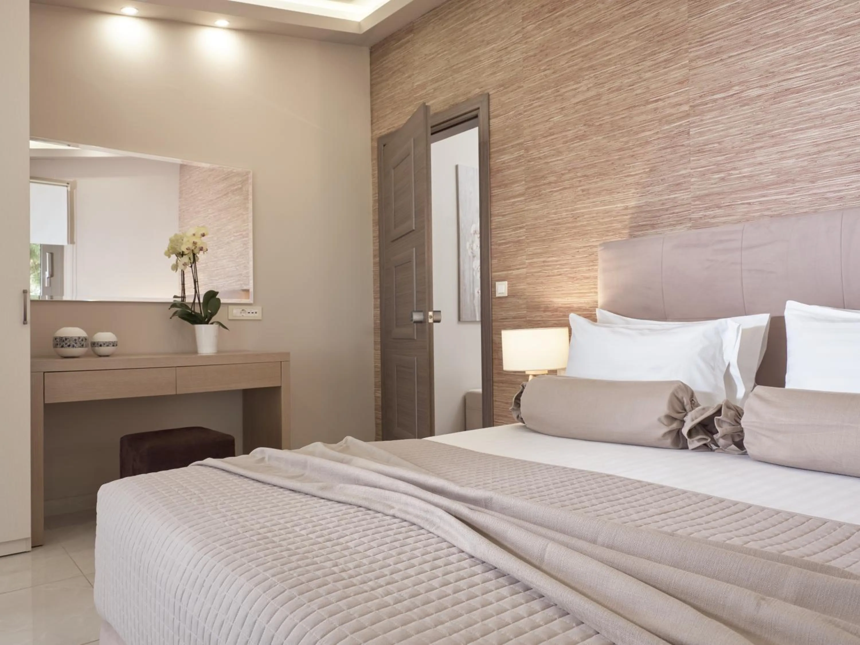 Bed in Koukounaria Hotel & Suites