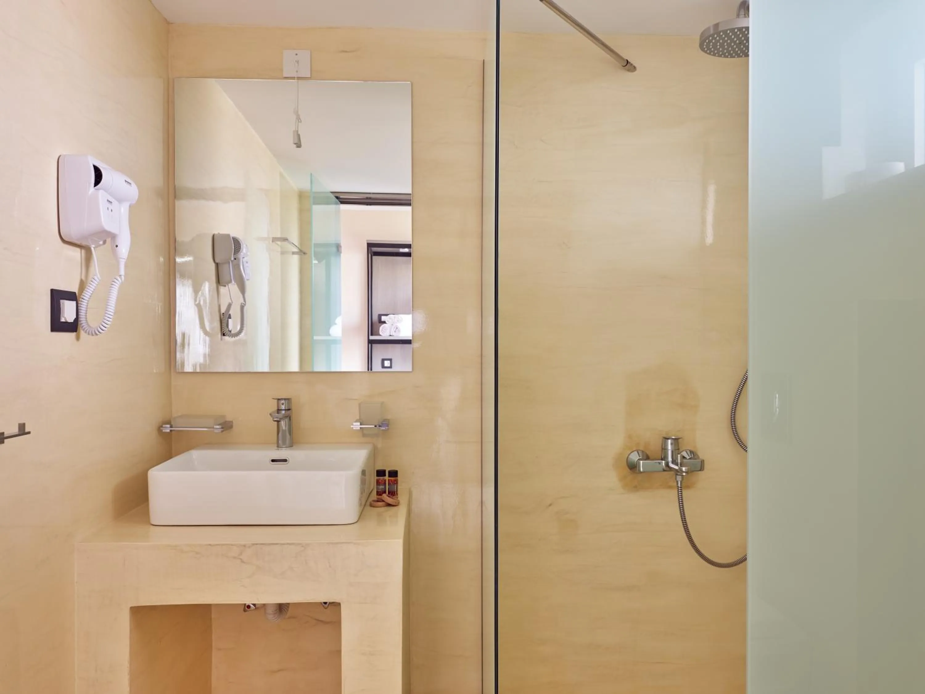 Shower in Koukounaria Hotel & Suites