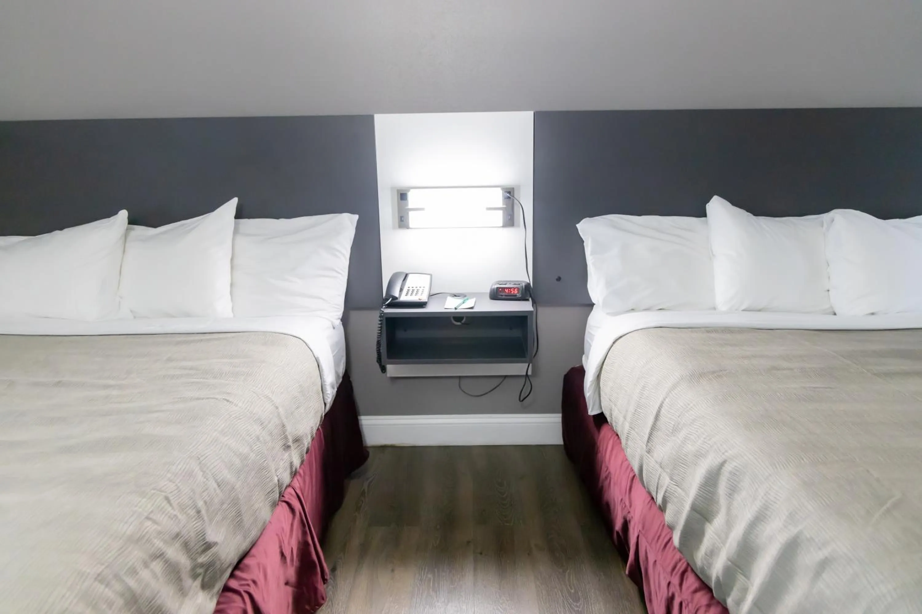 Bed in Quality Inn Carrollton Medical Center