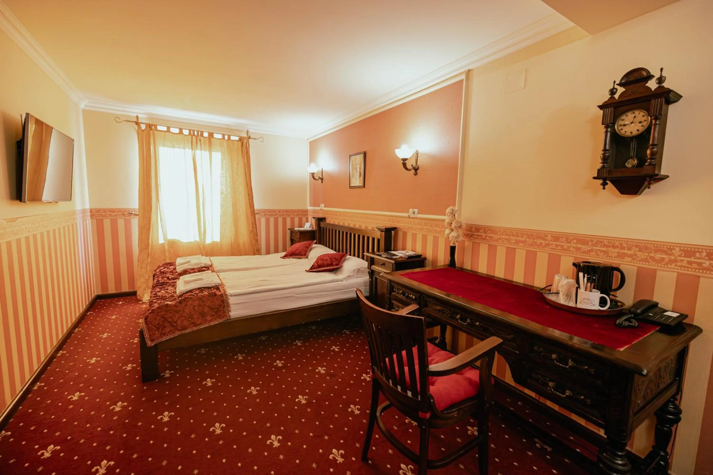 TV and multimedia, Bed in Casa del Sole Boutique Hotel Timisoara