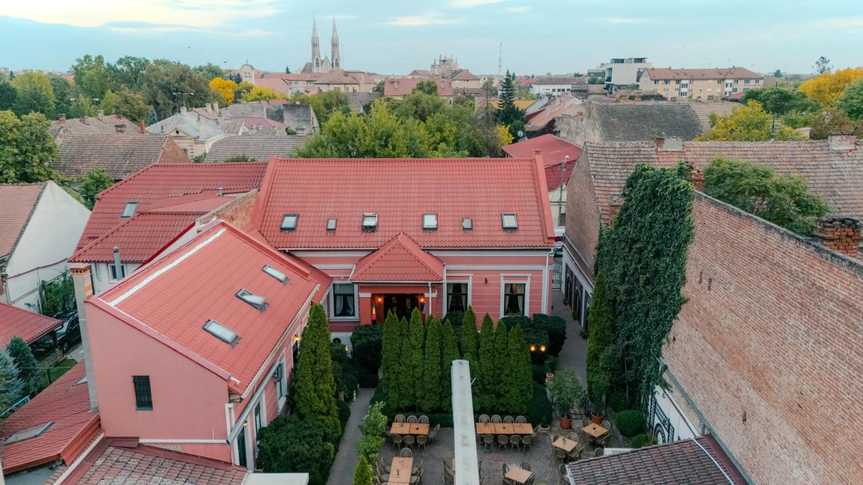 Property building in Casa del Sole Boutique Hotel Timisoara