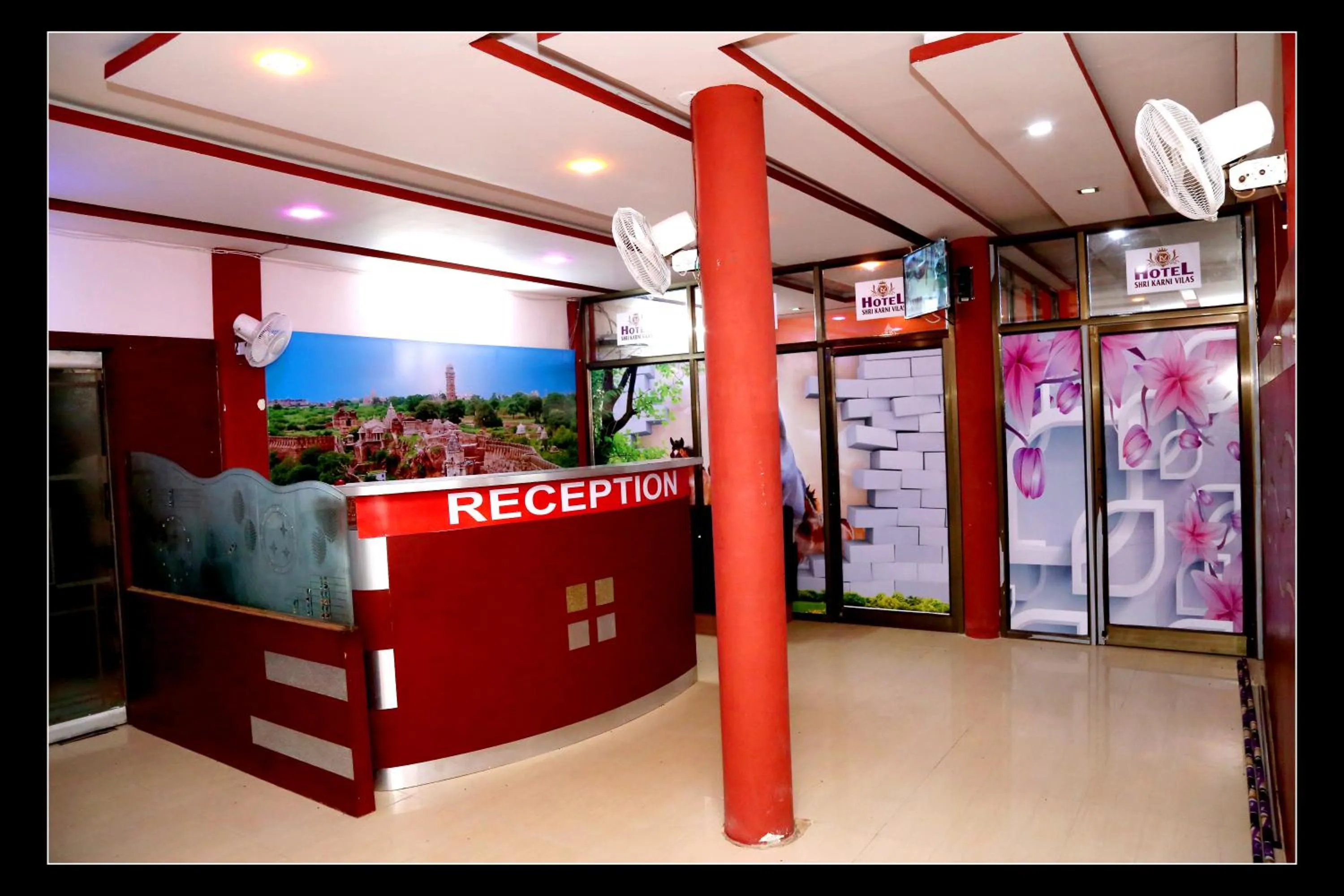 Lobby or reception in Hotel Shri Karni Vilas & SPA