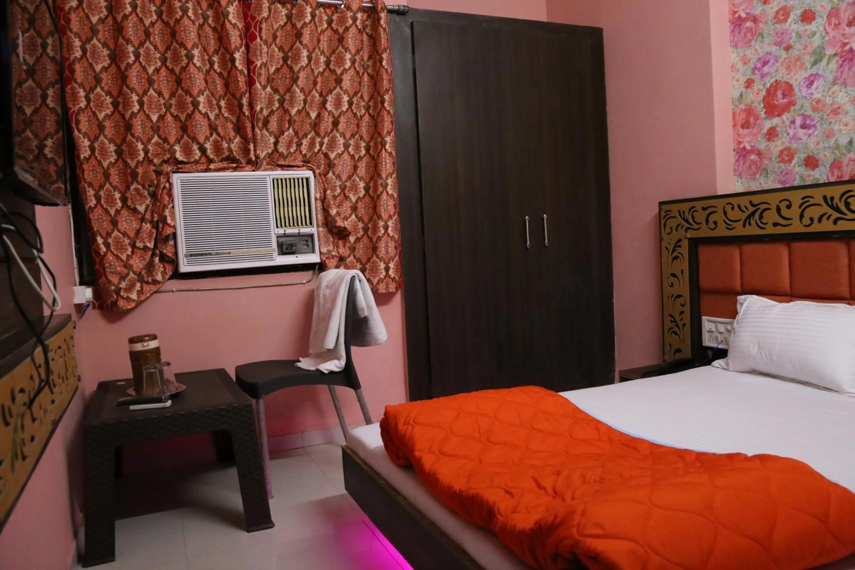 Bed in Hotel Shri Karni Vilas & SPA