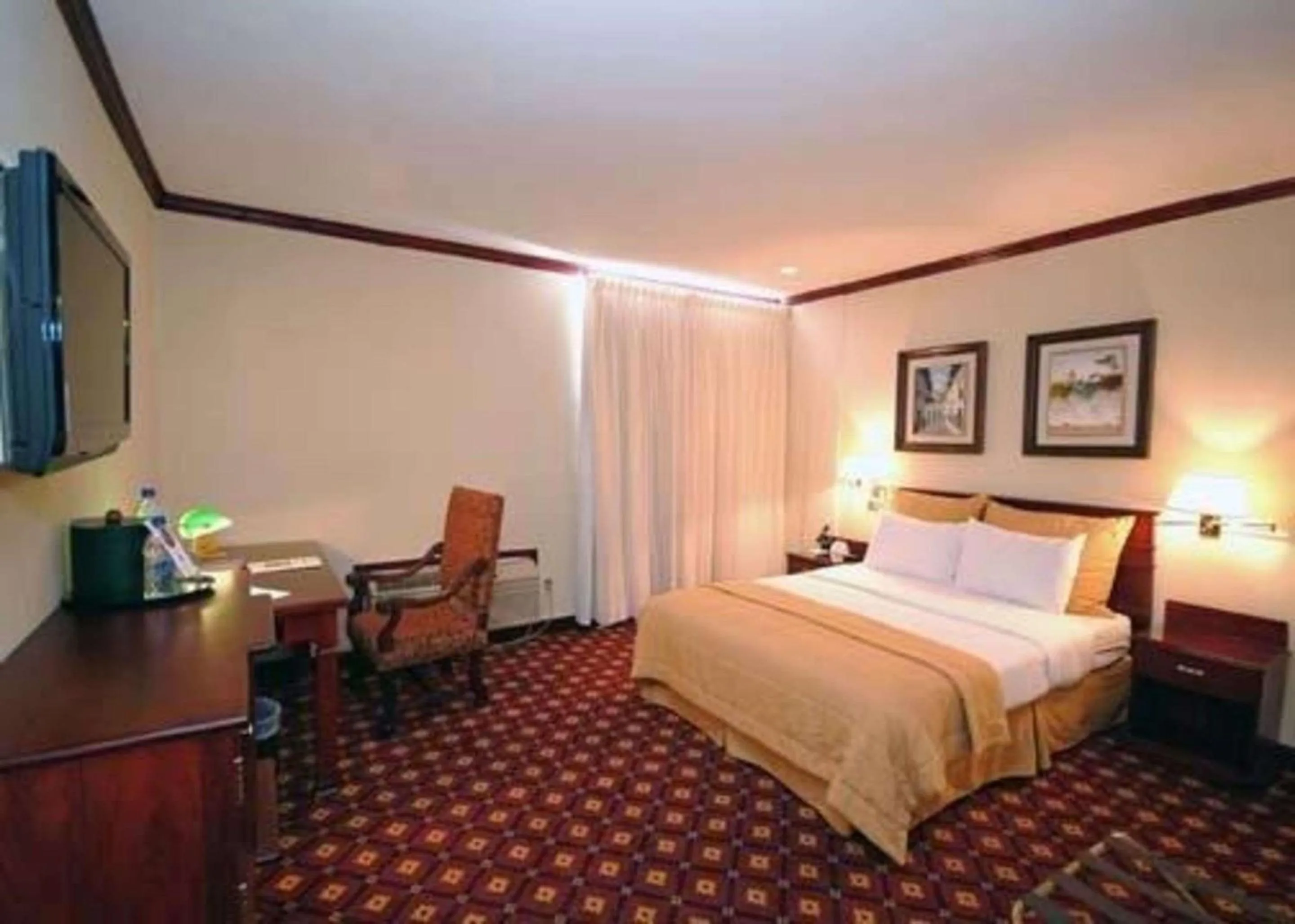 Photo of the whole room, Bed in Clarion Hotel San Pedro Sula