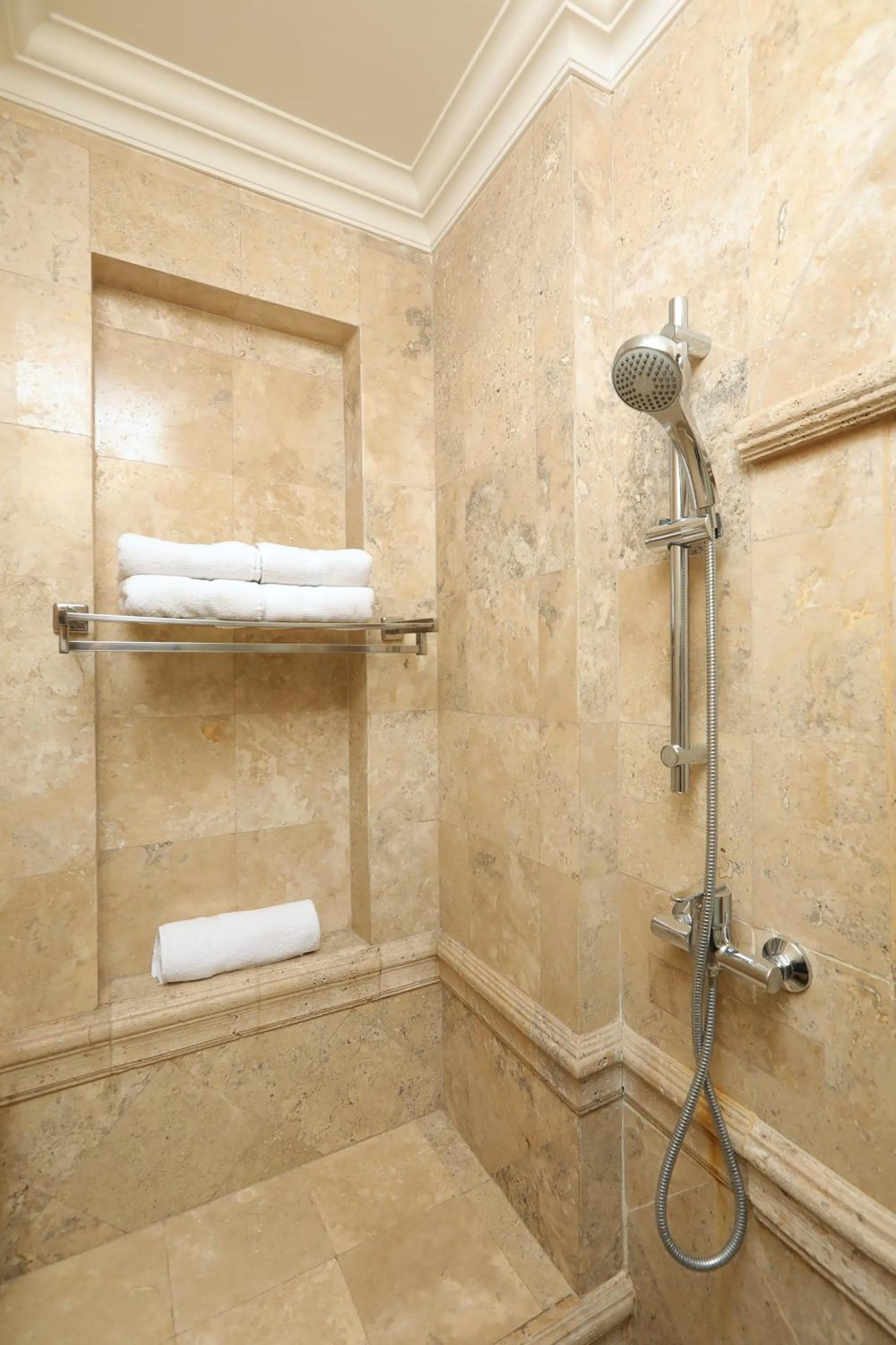 Shower in Clarion Hotel Real Tegucigalpa