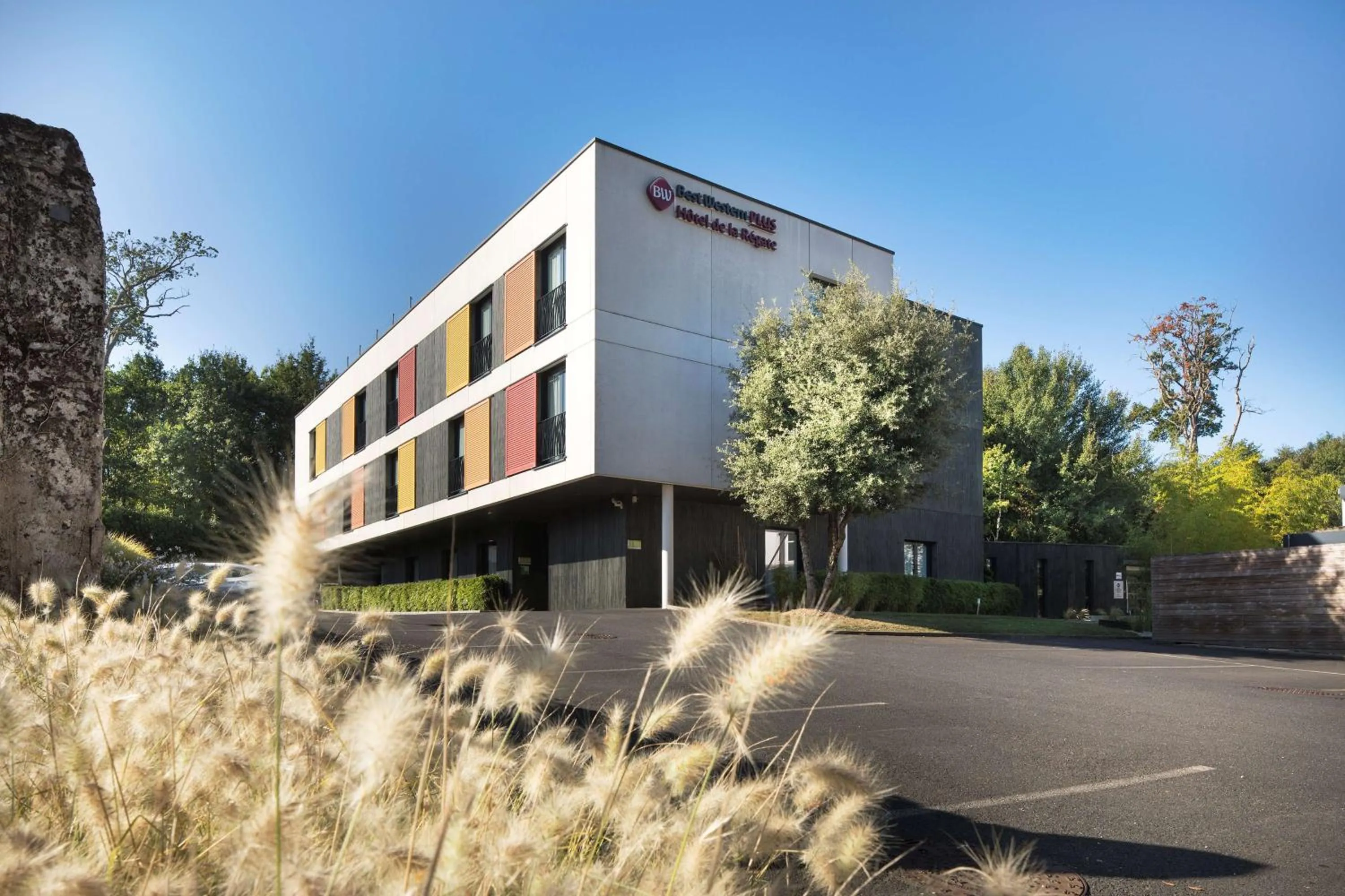 Property building in Best Western Plus Hotel De La Regate-Erdre