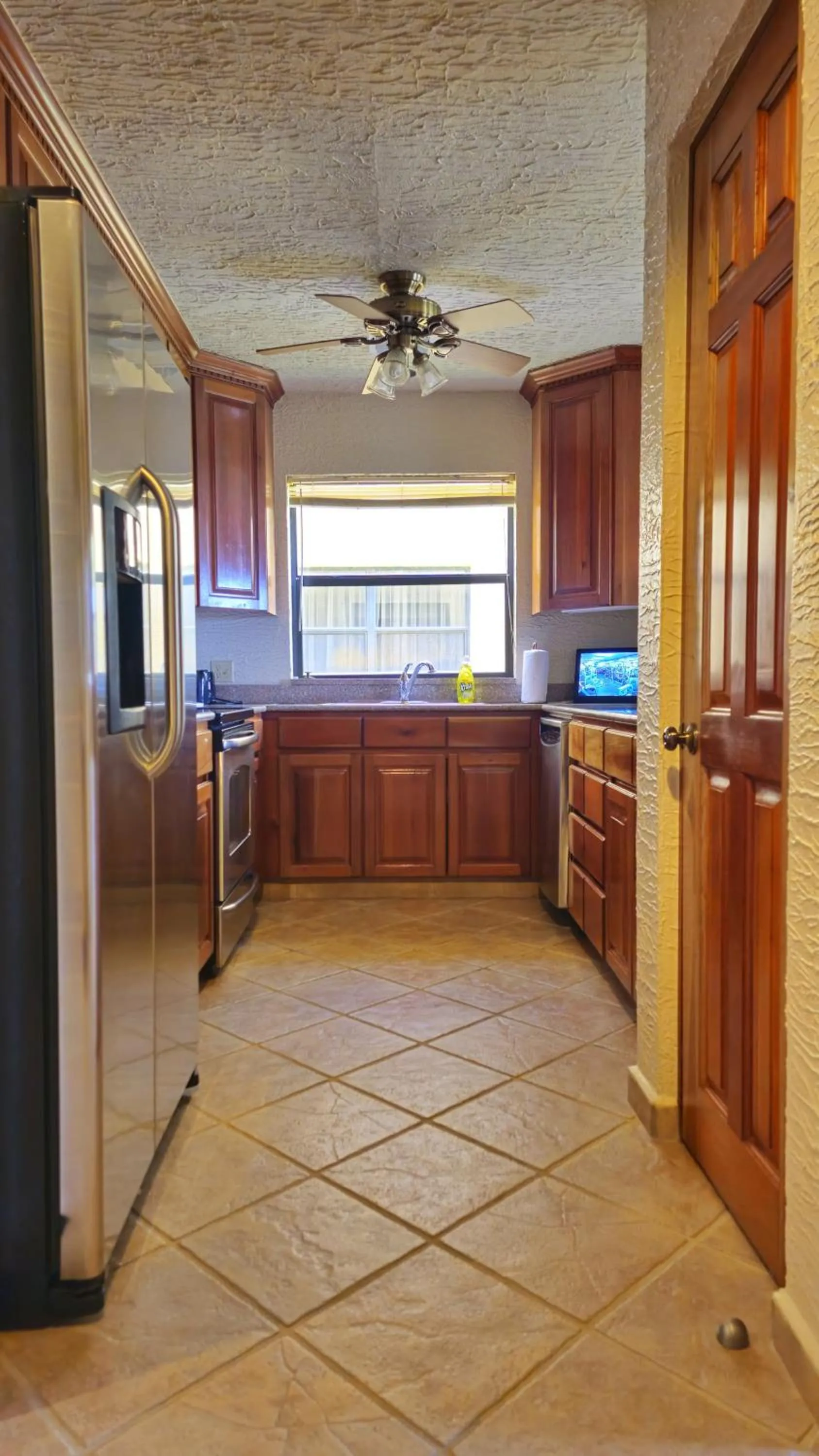 kitchen in Clarion Suites Roatan at Pineapple Villas