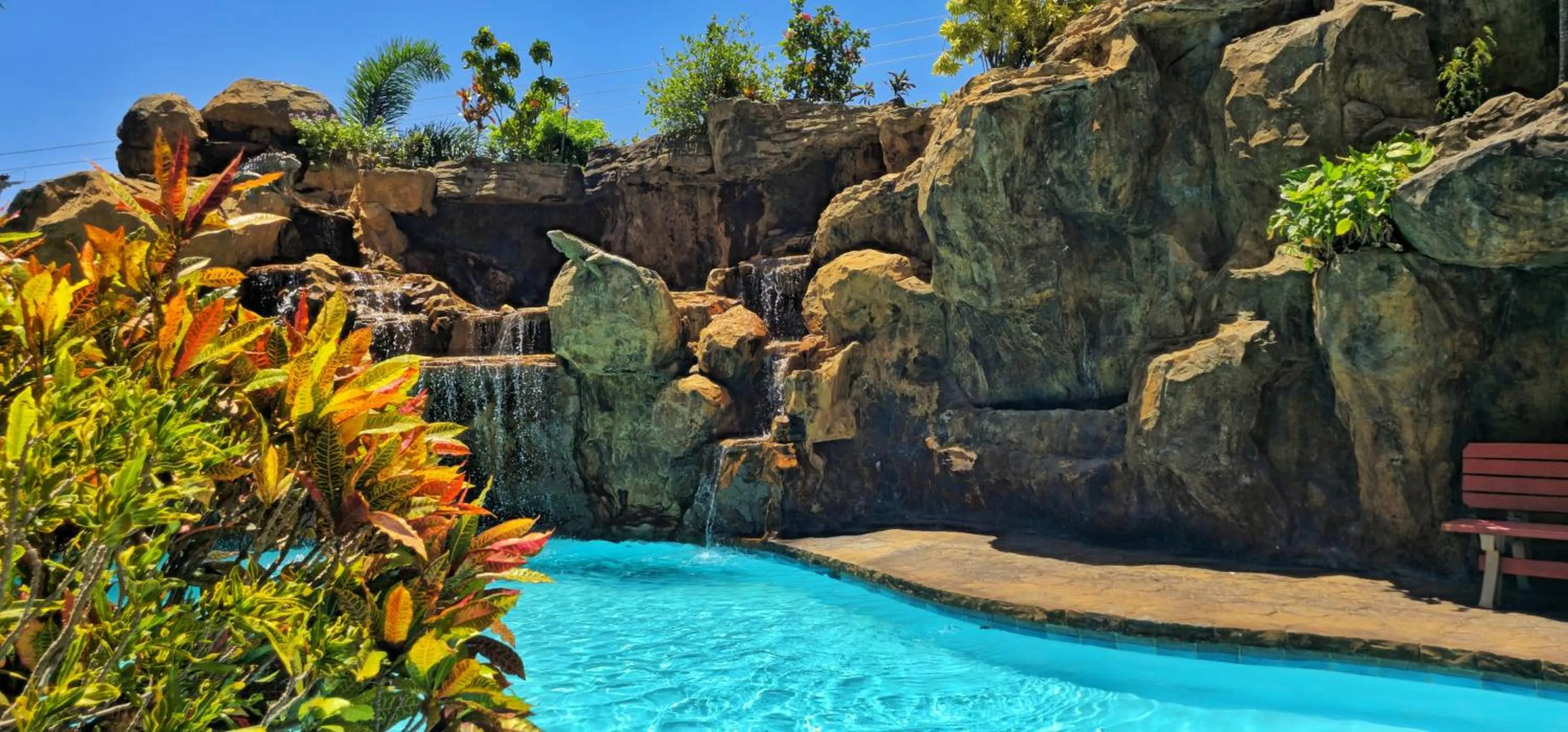 Swimming pool in Clarion Suites Roatan at Pineapple Villas