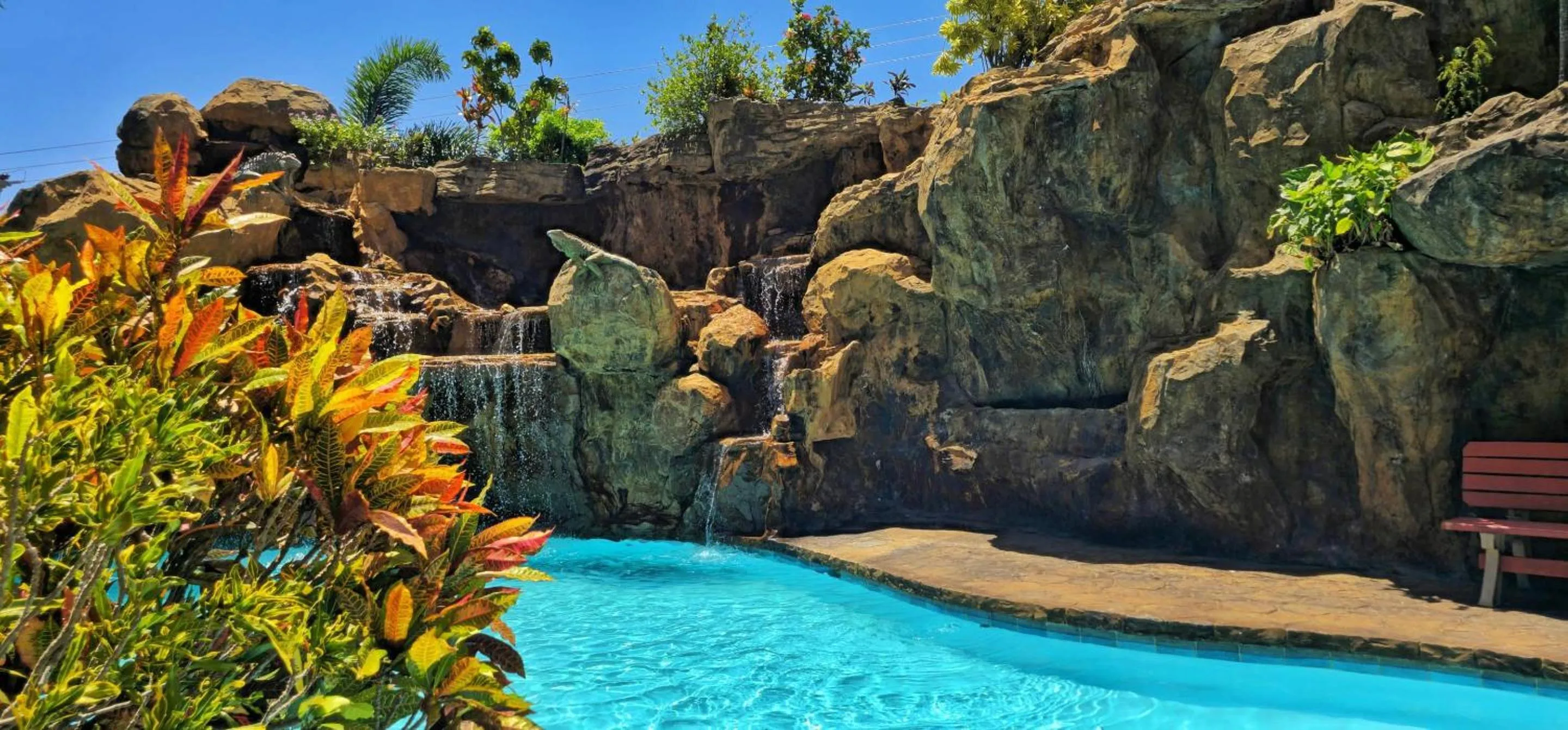 Swimming pool in Clarion Suites Roatan at Pineapple Villas