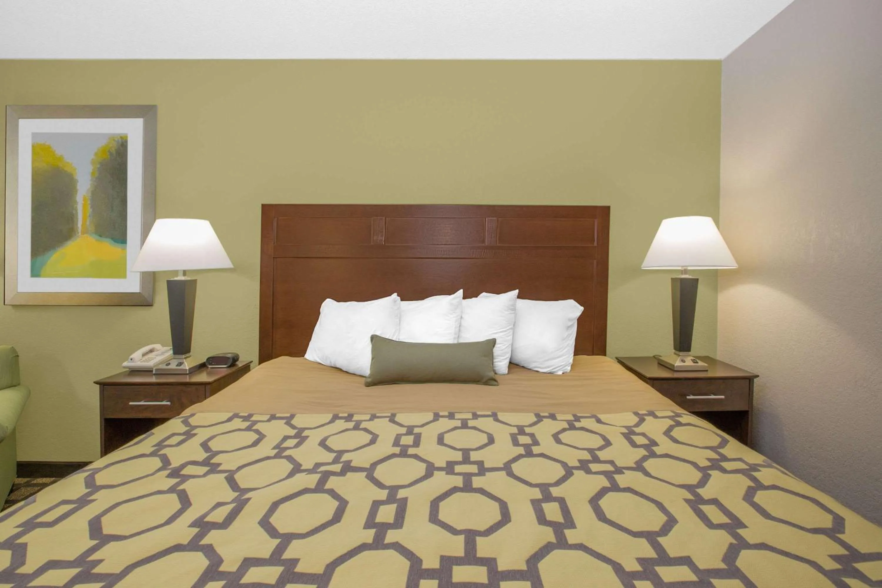 Photo of the whole room, Bed in Baymont by Wyndham Ames