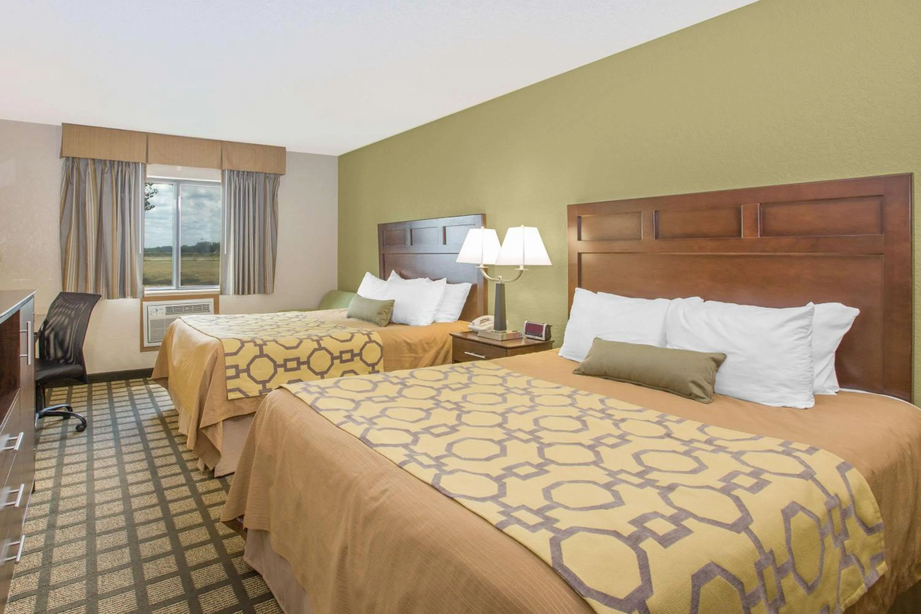 Photo of the whole room, Bed in Baymont by Wyndham Ames