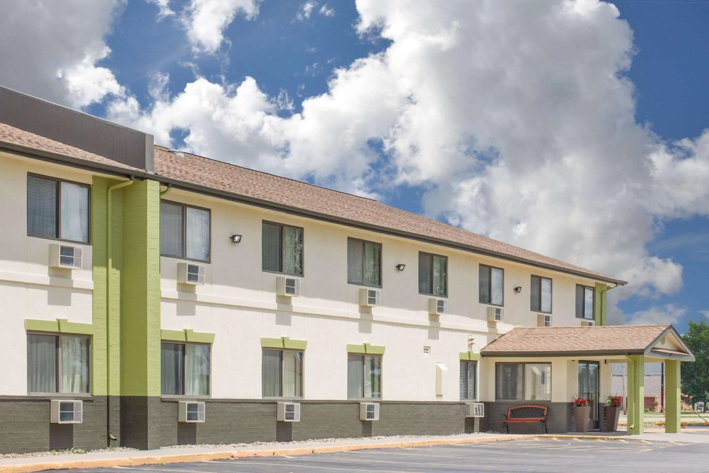 Property building in Baymont by Wyndham Ames