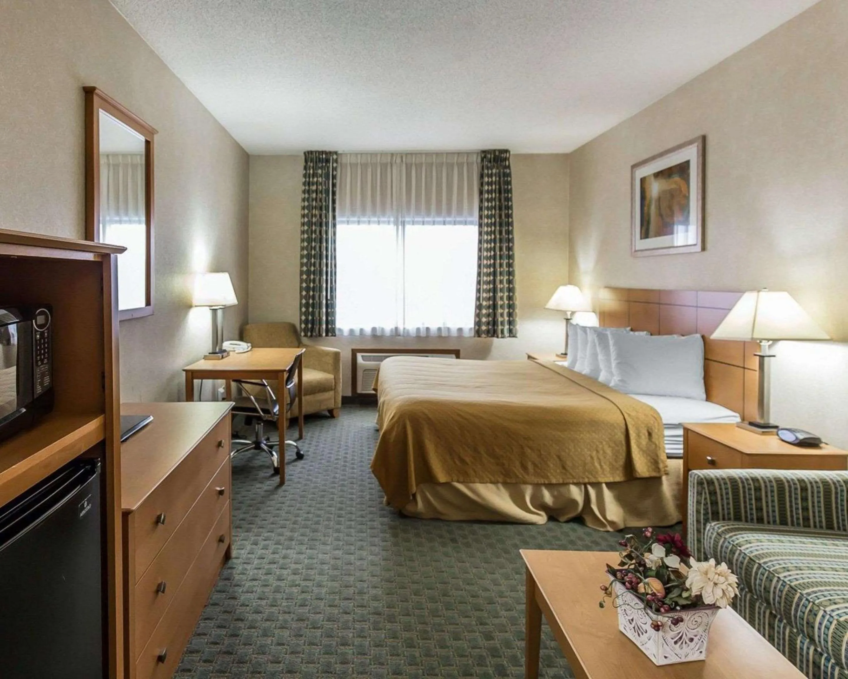 Photo of the whole room, Bed in Quality Inn at Collins Road - Cedar Rapids