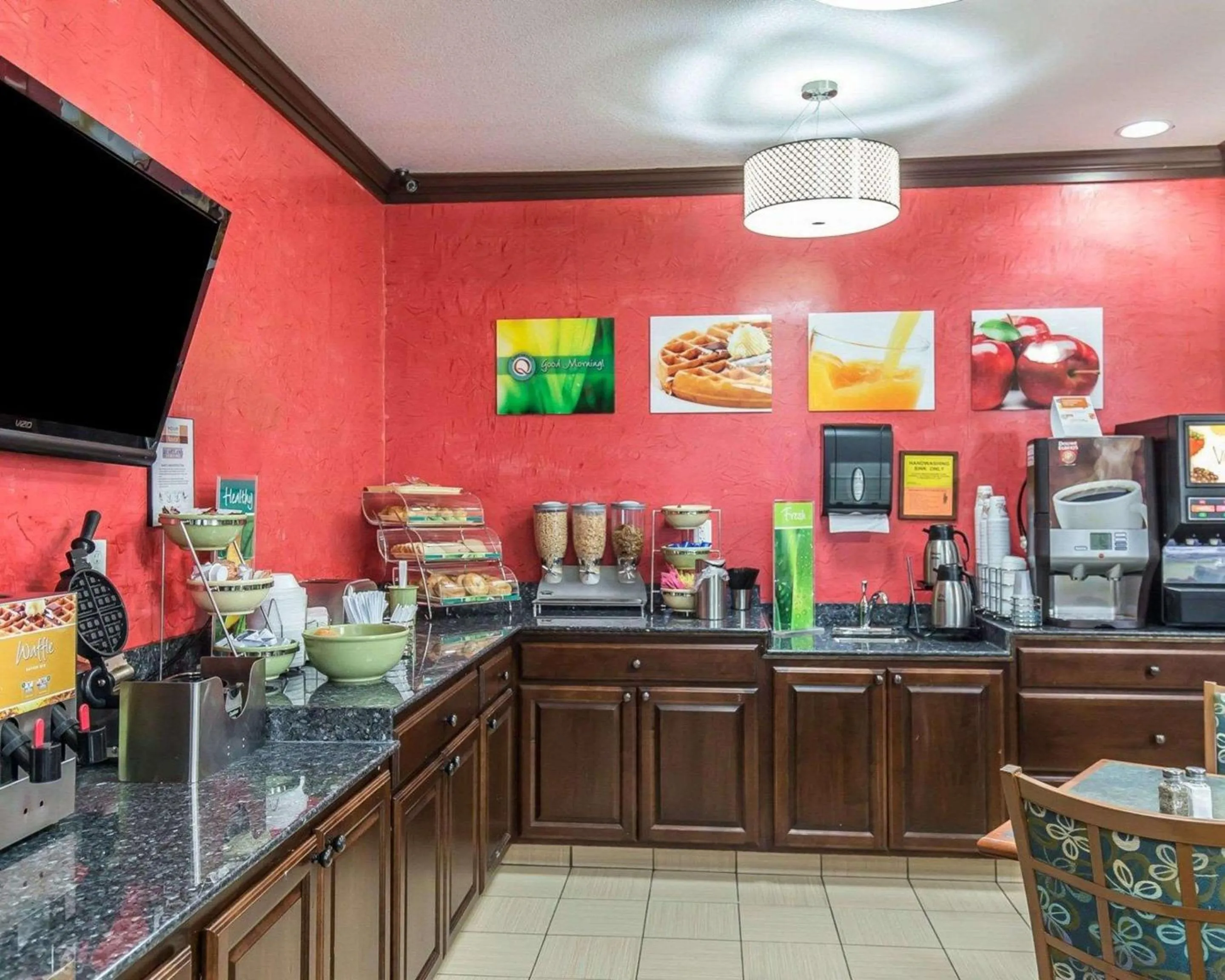 Restaurant/places to eat in Quality Inn at Collins Road - Cedar Rapids