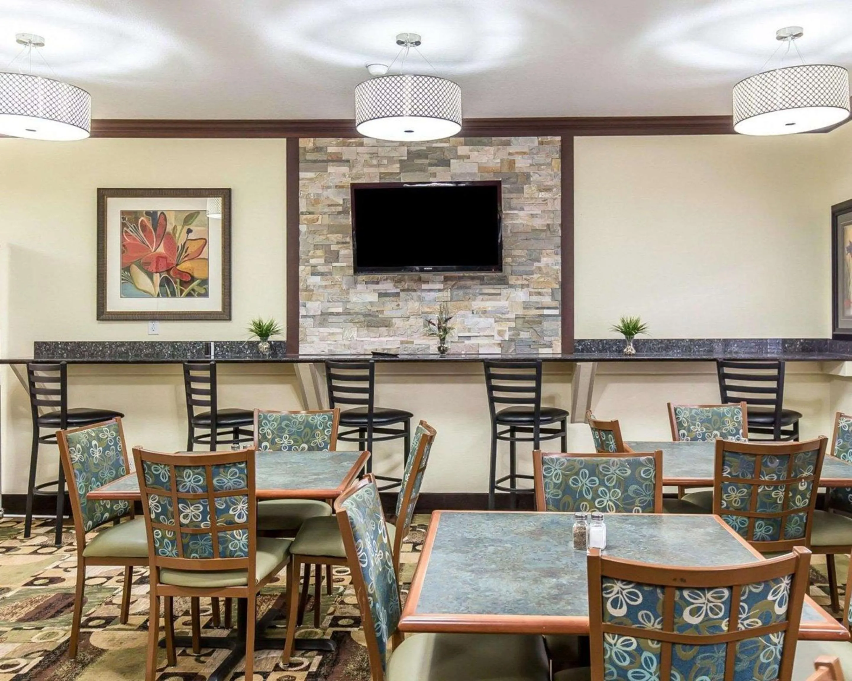 Restaurant/places to eat in Quality Inn at Collins Road - Cedar Rapids
