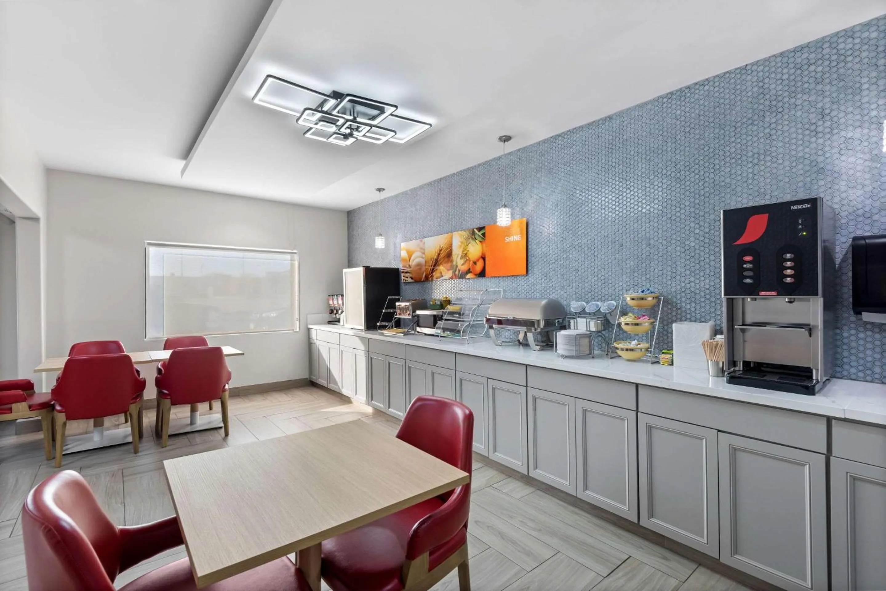 Breakfast in Comfort Inn & Suites