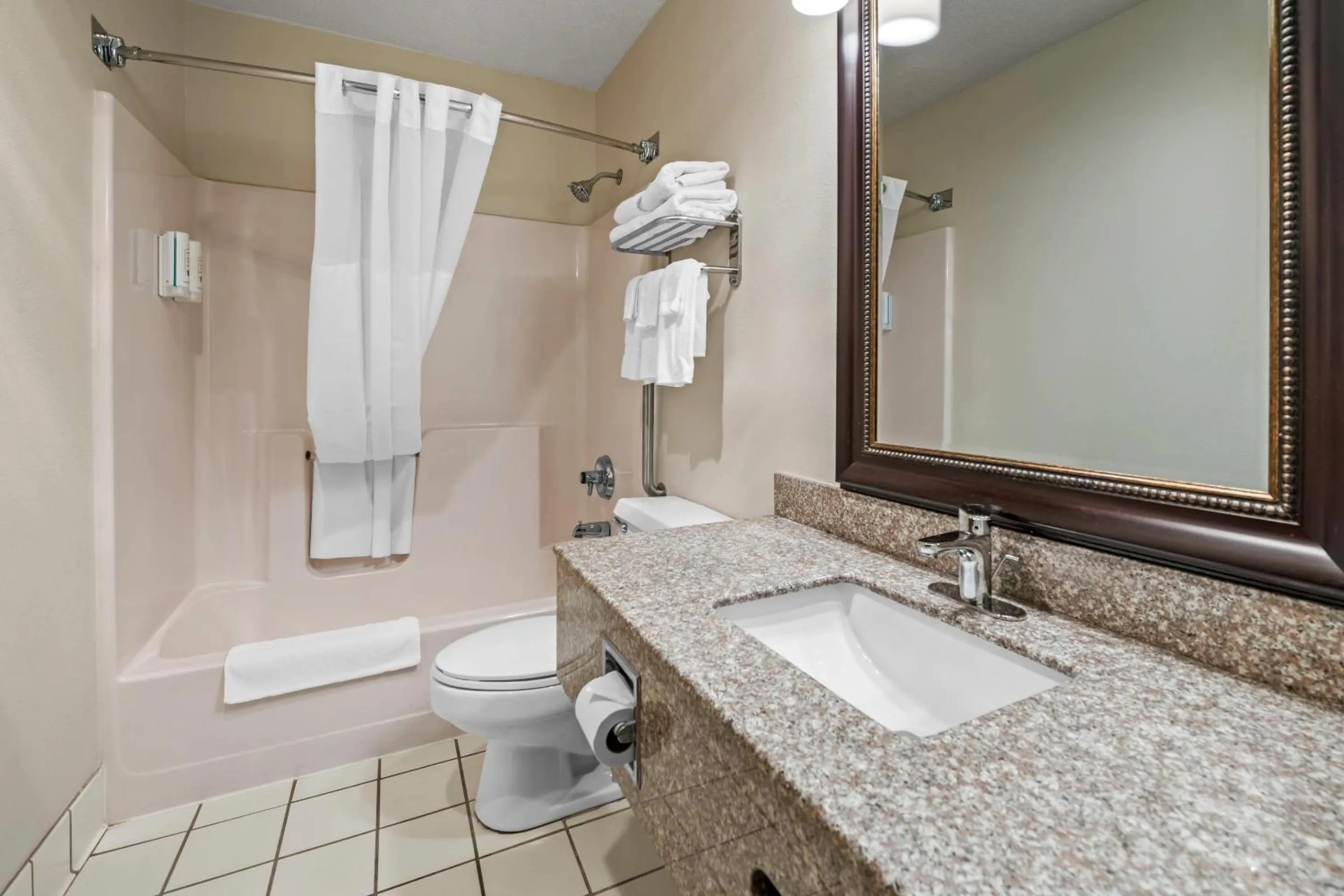 Bedroom in Quality Inn Dubuque on Hwy 20