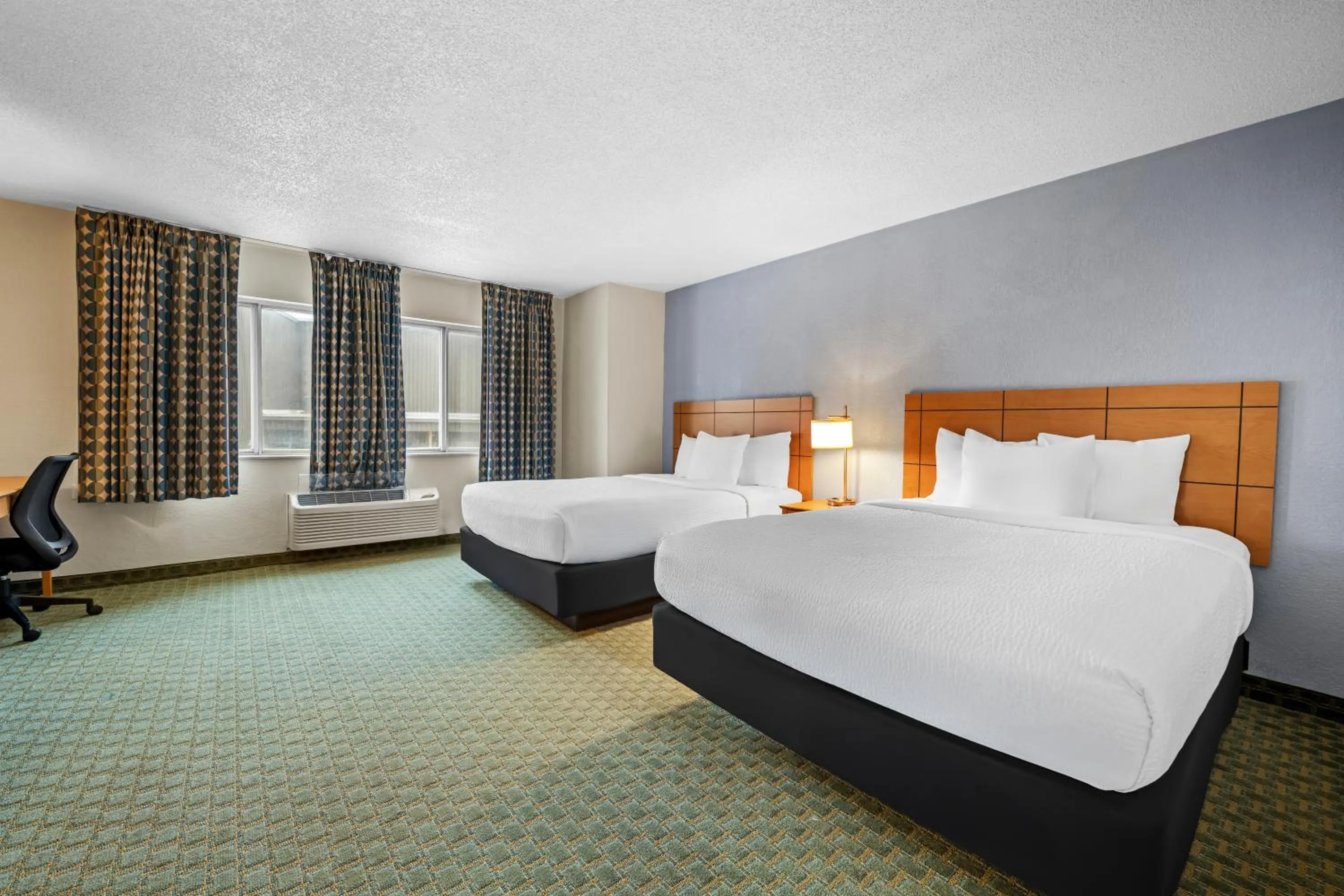 Bed in Quality Inn Dubuque on Hwy 20