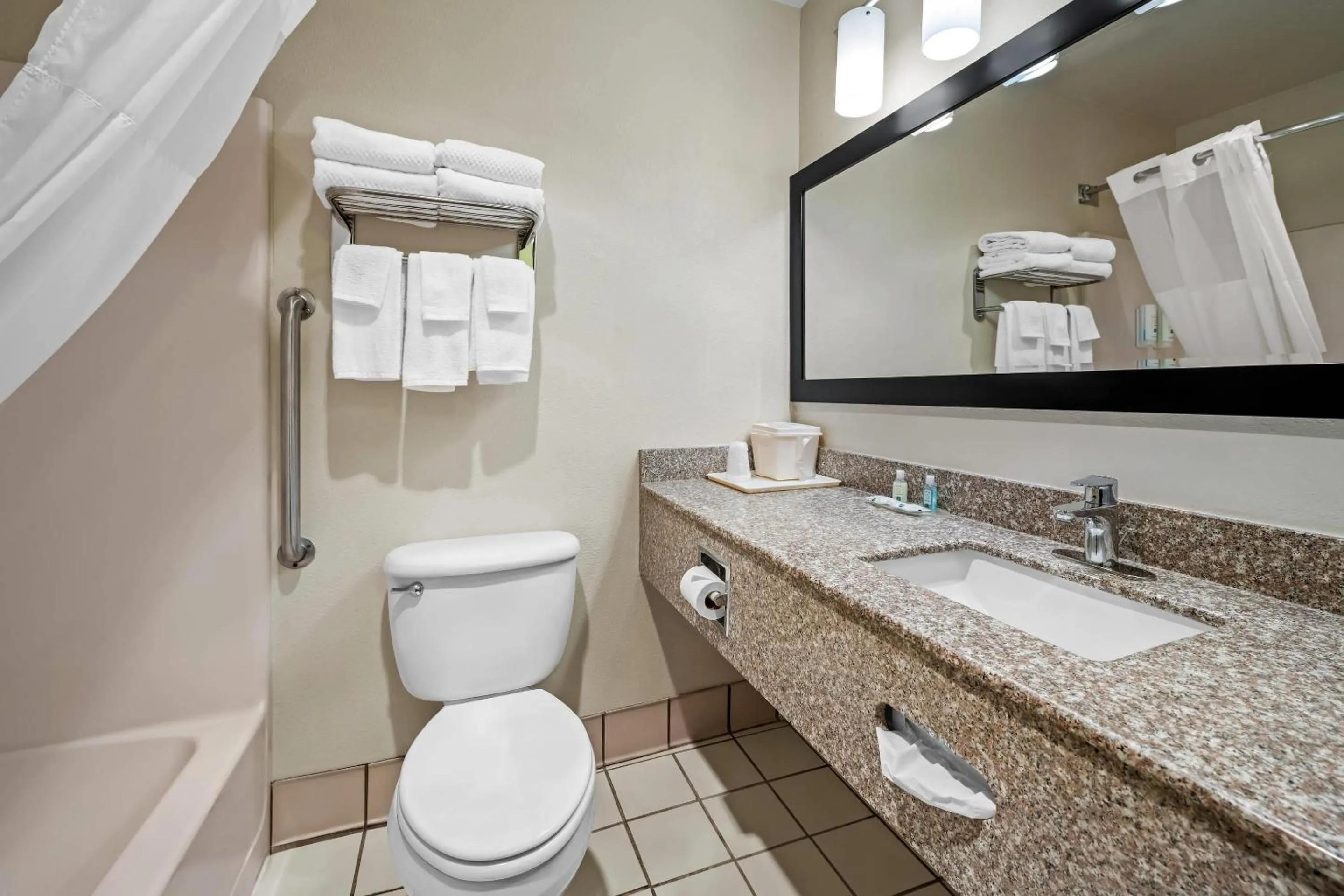 Bedroom in Quality Inn Dubuque on Hwy 20