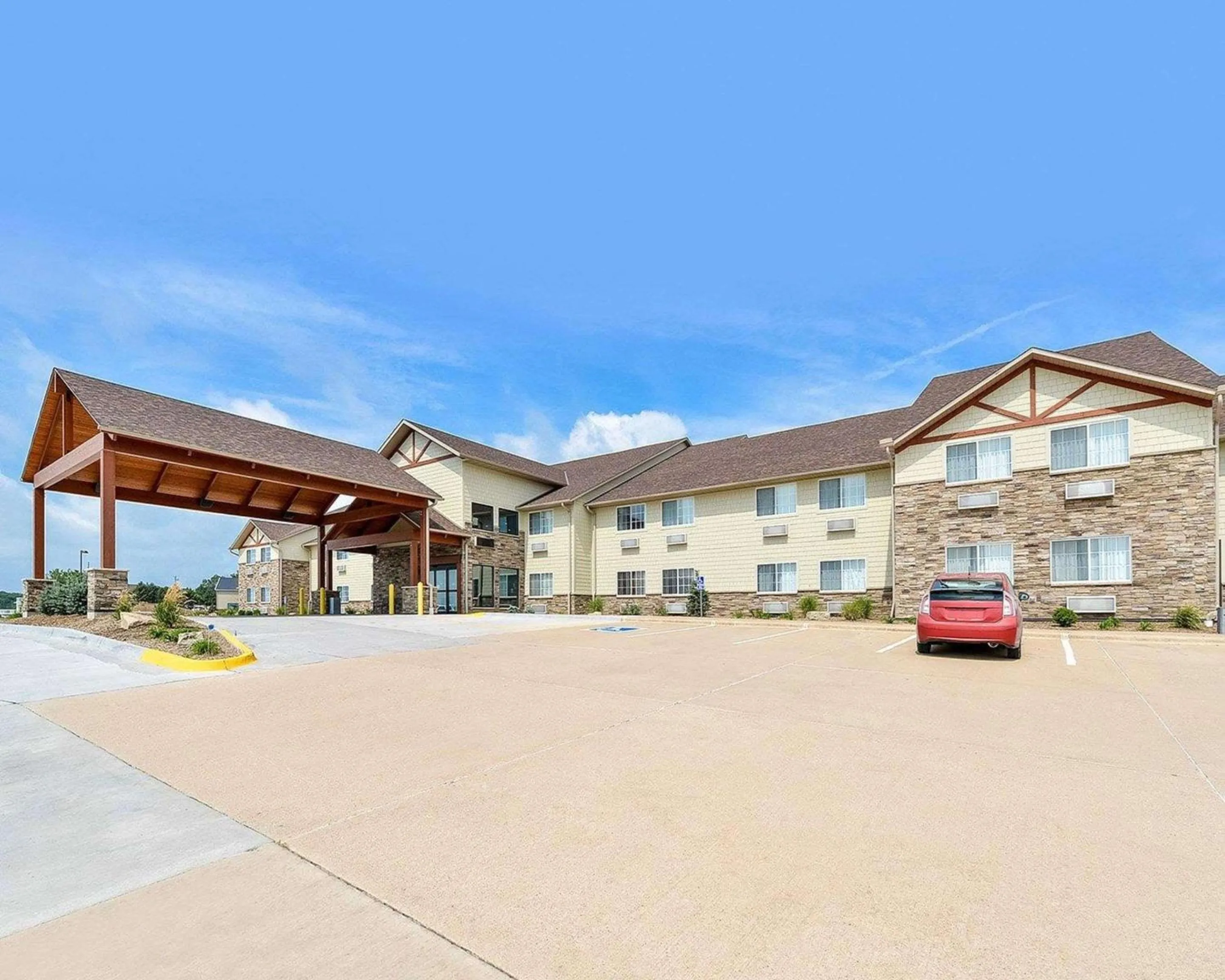 Property building in Comfort Inn & Suites Riverview near Davenport and I-80