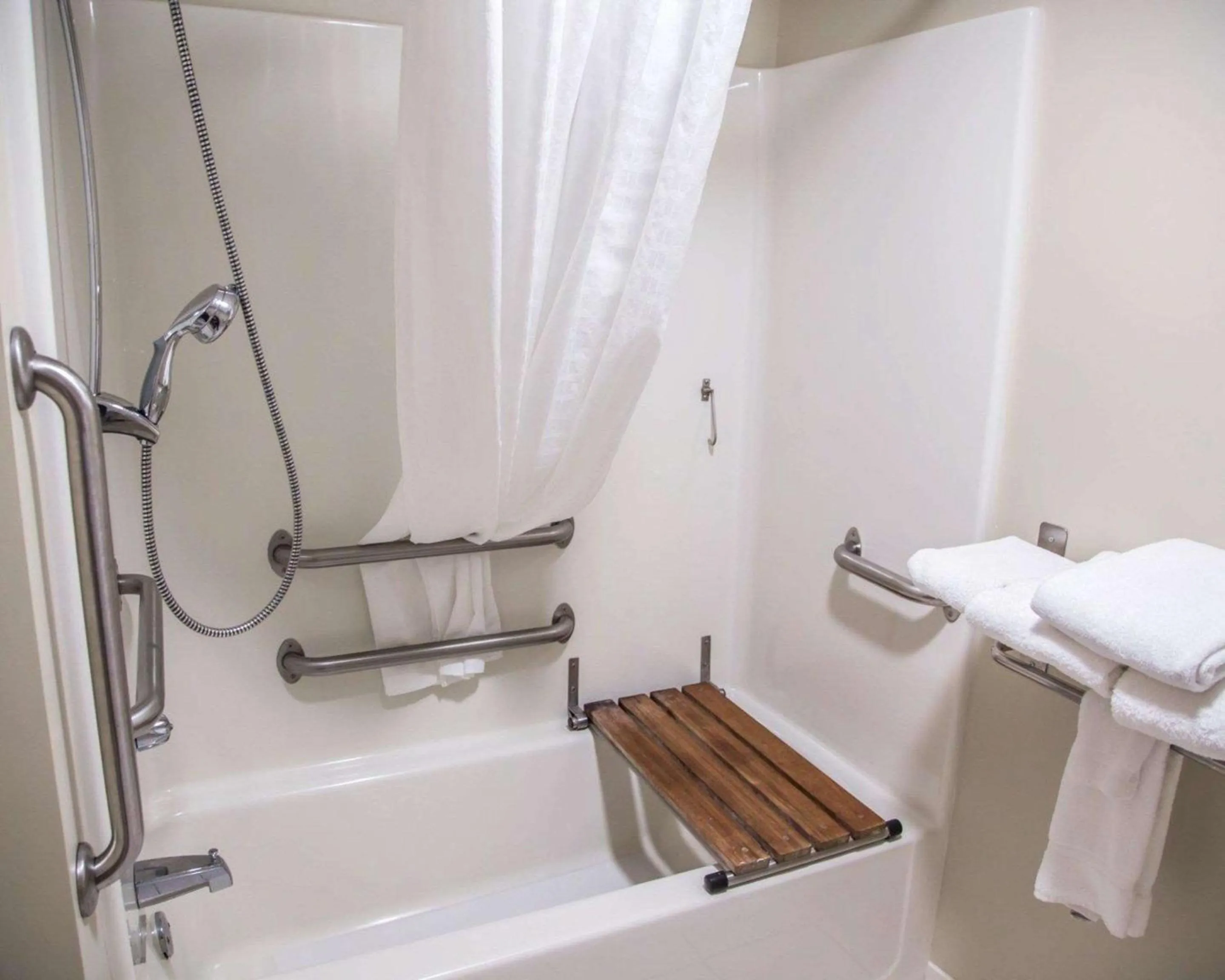 Bathroom in Comfort Inn & Suites Riverview near Davenport and I-80