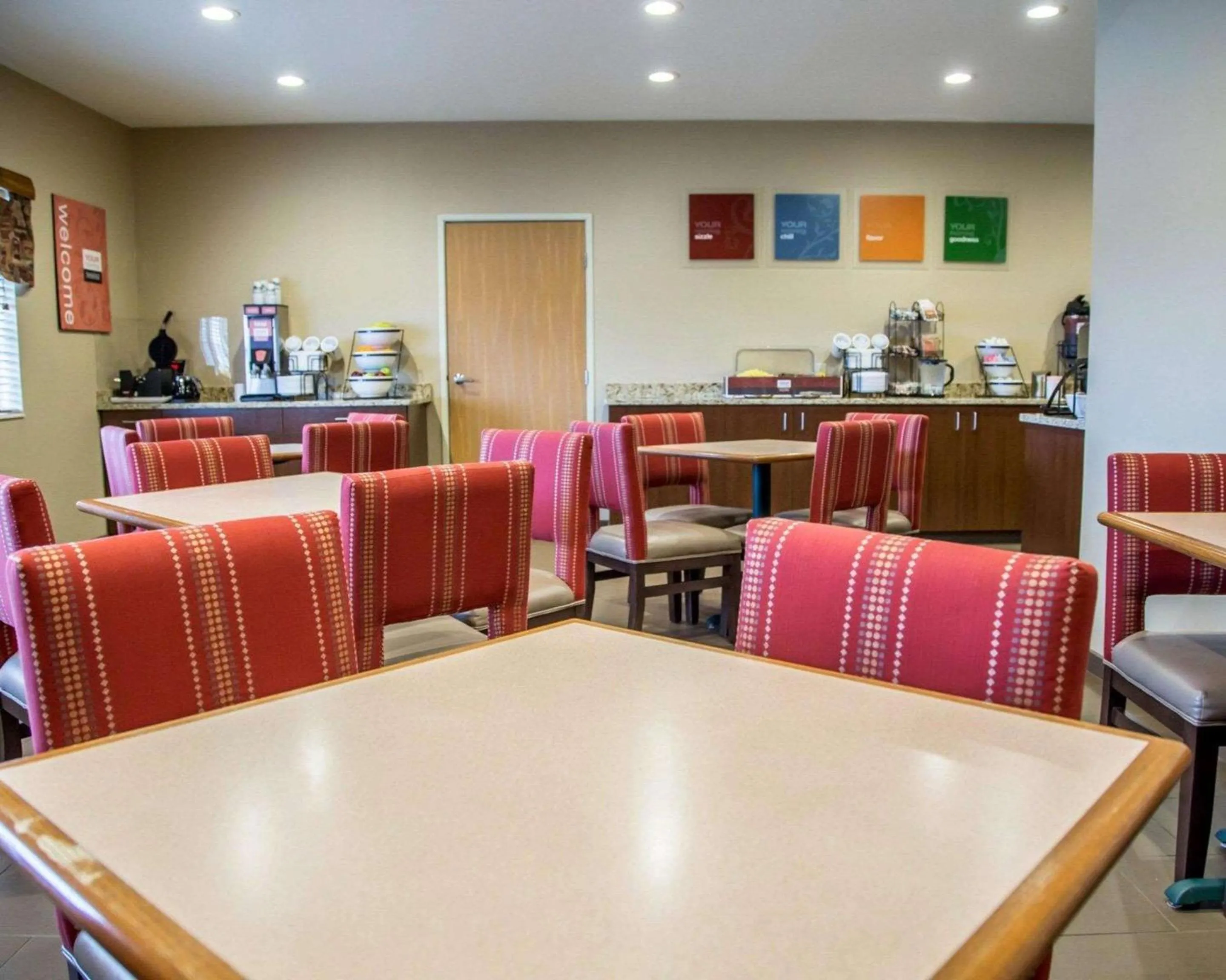 Restaurant/places to eat in Comfort Inn & Suites Riverview near Davenport and I-80