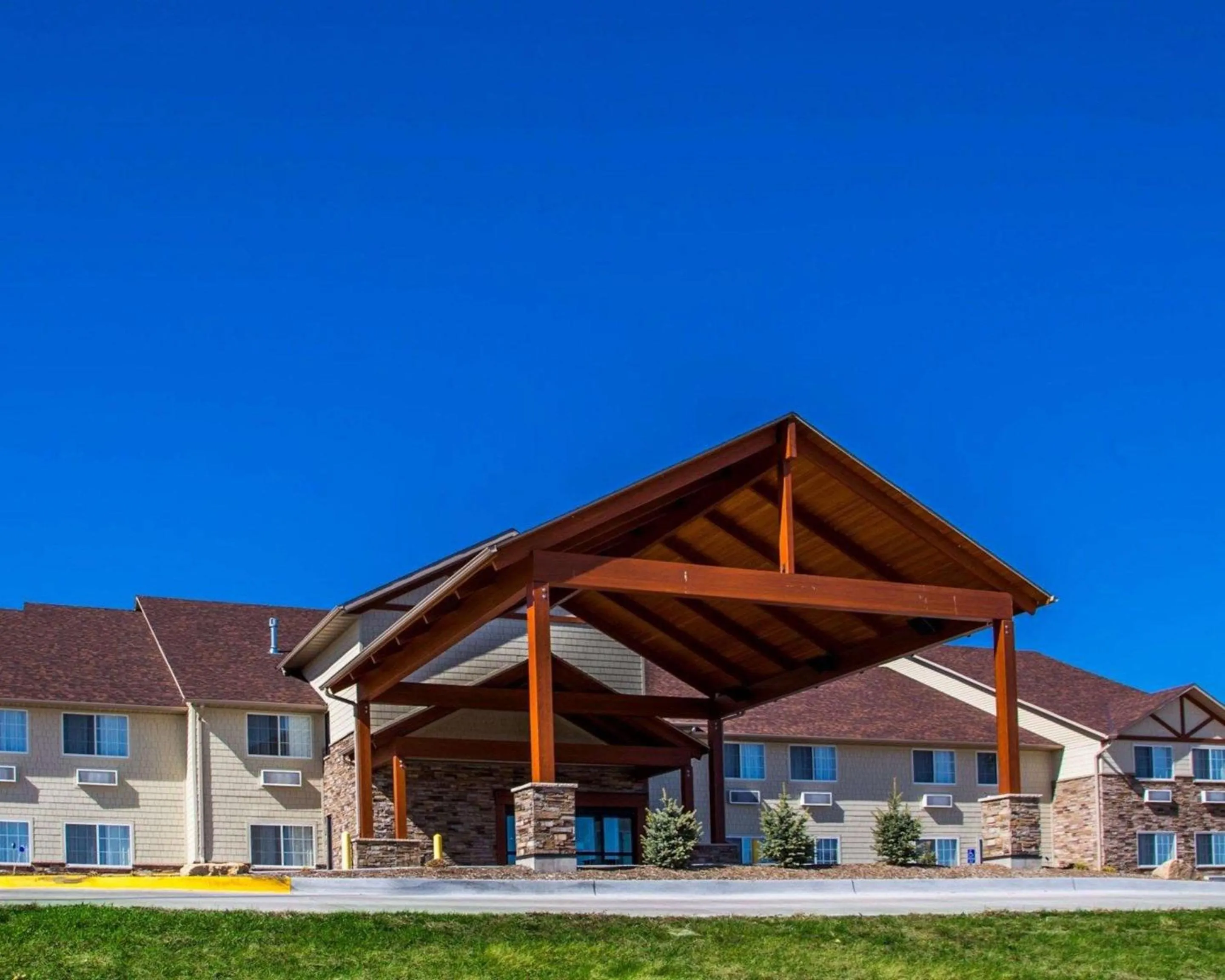 Property building in Comfort Inn & Suites Riverview near Davenport and I-80