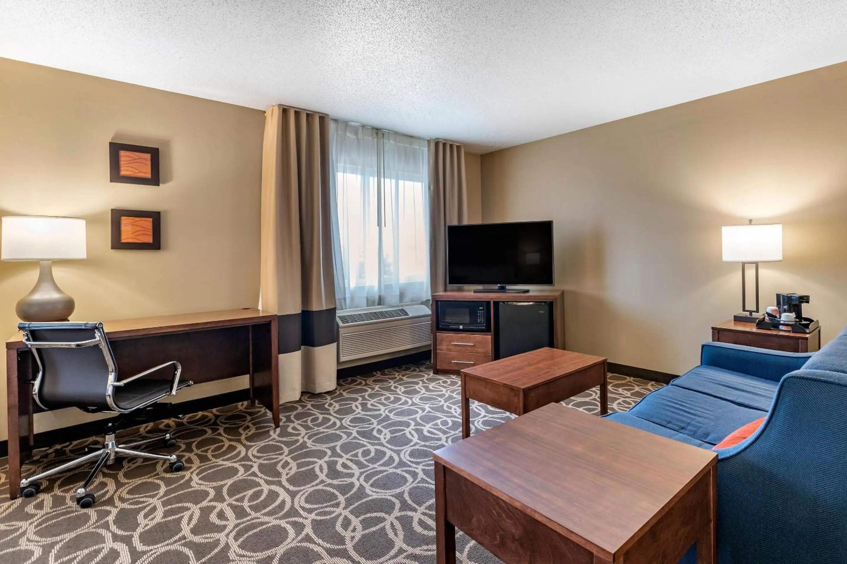 Bedroom, Bed in Comfort Inn Dyersville Near the Field of Dreams