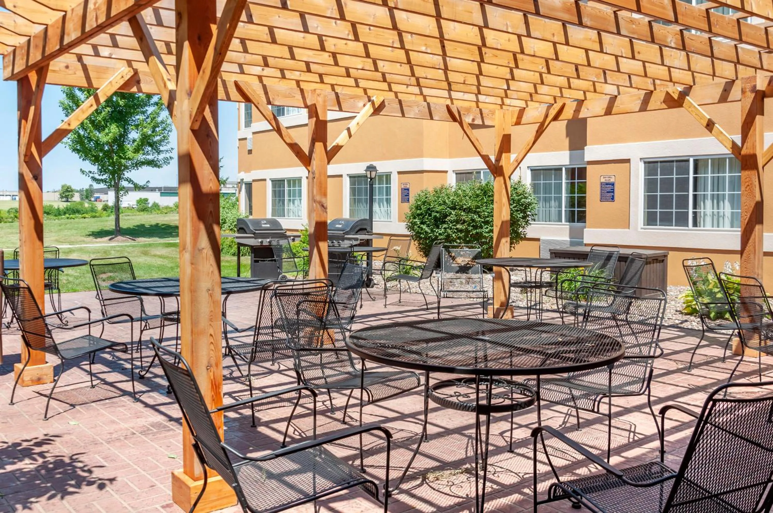 Garden in MainStay Suites Dubuque at Hwy 20