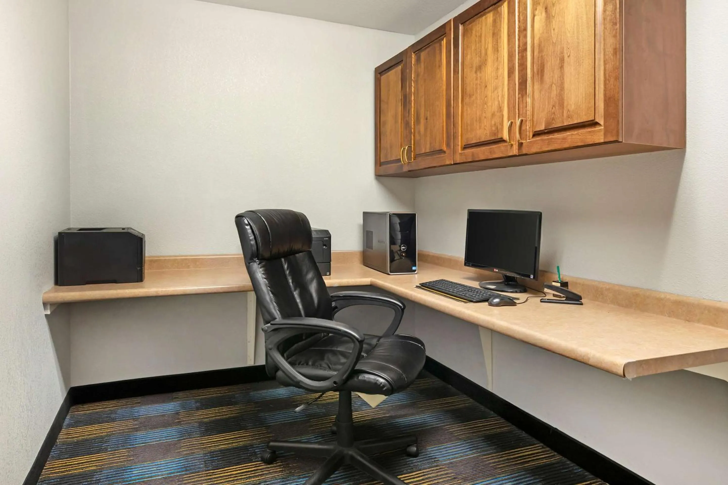Business facilities in Quality Inn & Suites Fort Madison near Hwy 61