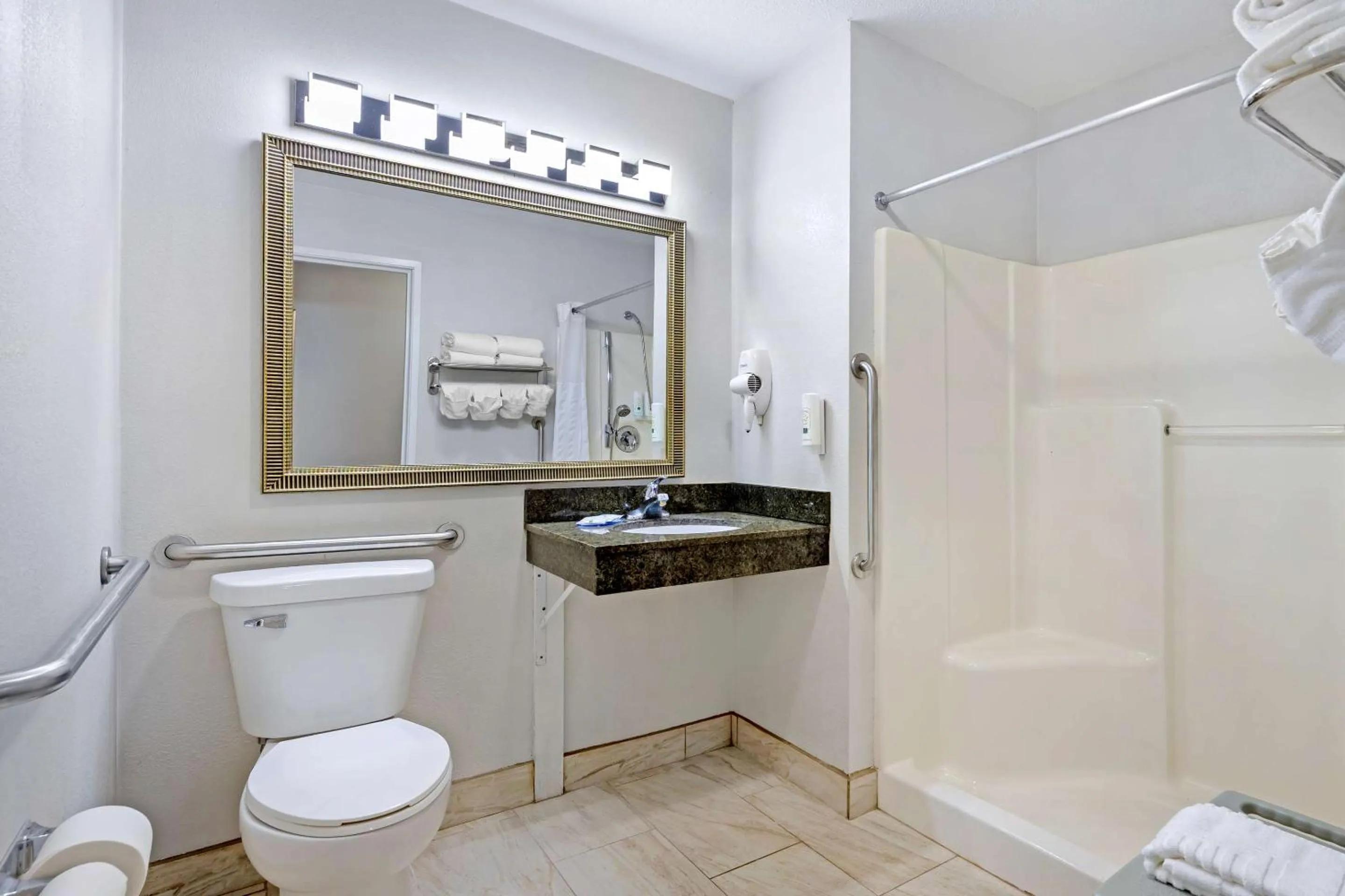 Bedroom in Quality Inn & Suites Fort Madison near Hwy 61