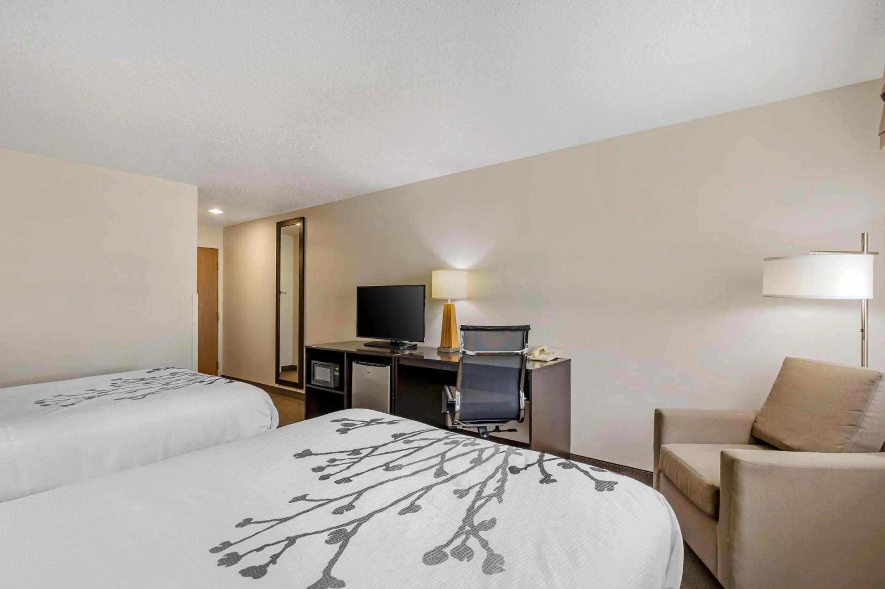 Bedroom, Bed in Sleep Inn & Suites Charles City