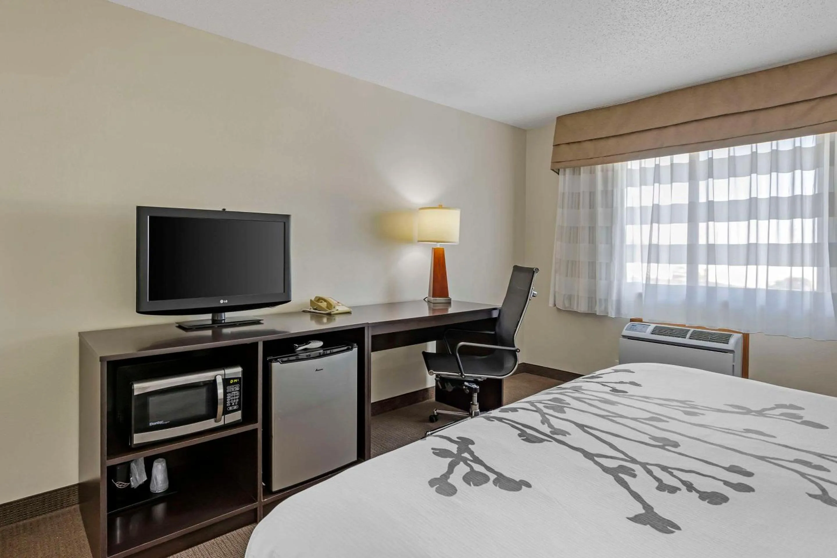 Bedroom, Bed in Sleep Inn & Suites Charles City