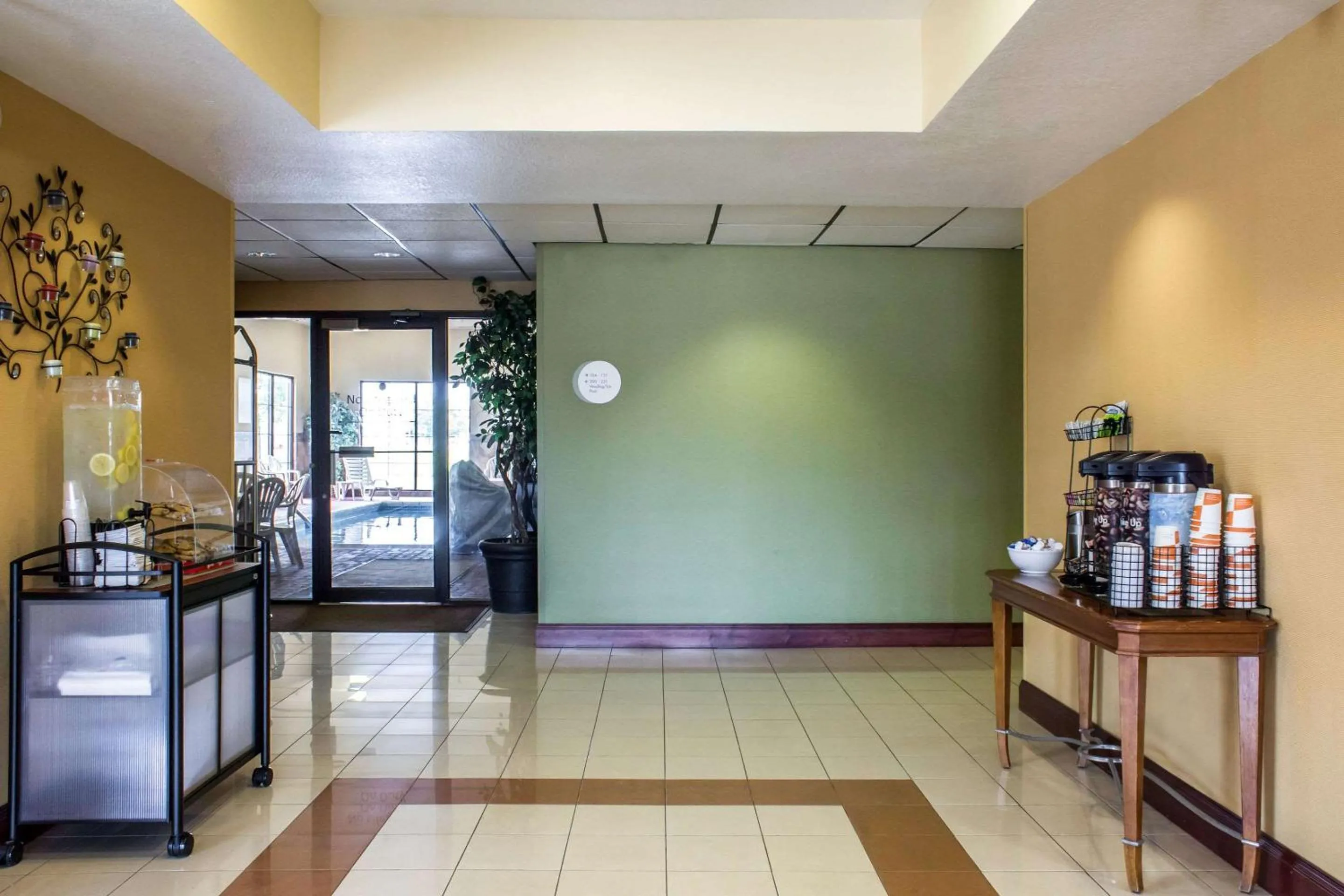 Lobby or reception in Econo Lodge Ankeny - Des Moines