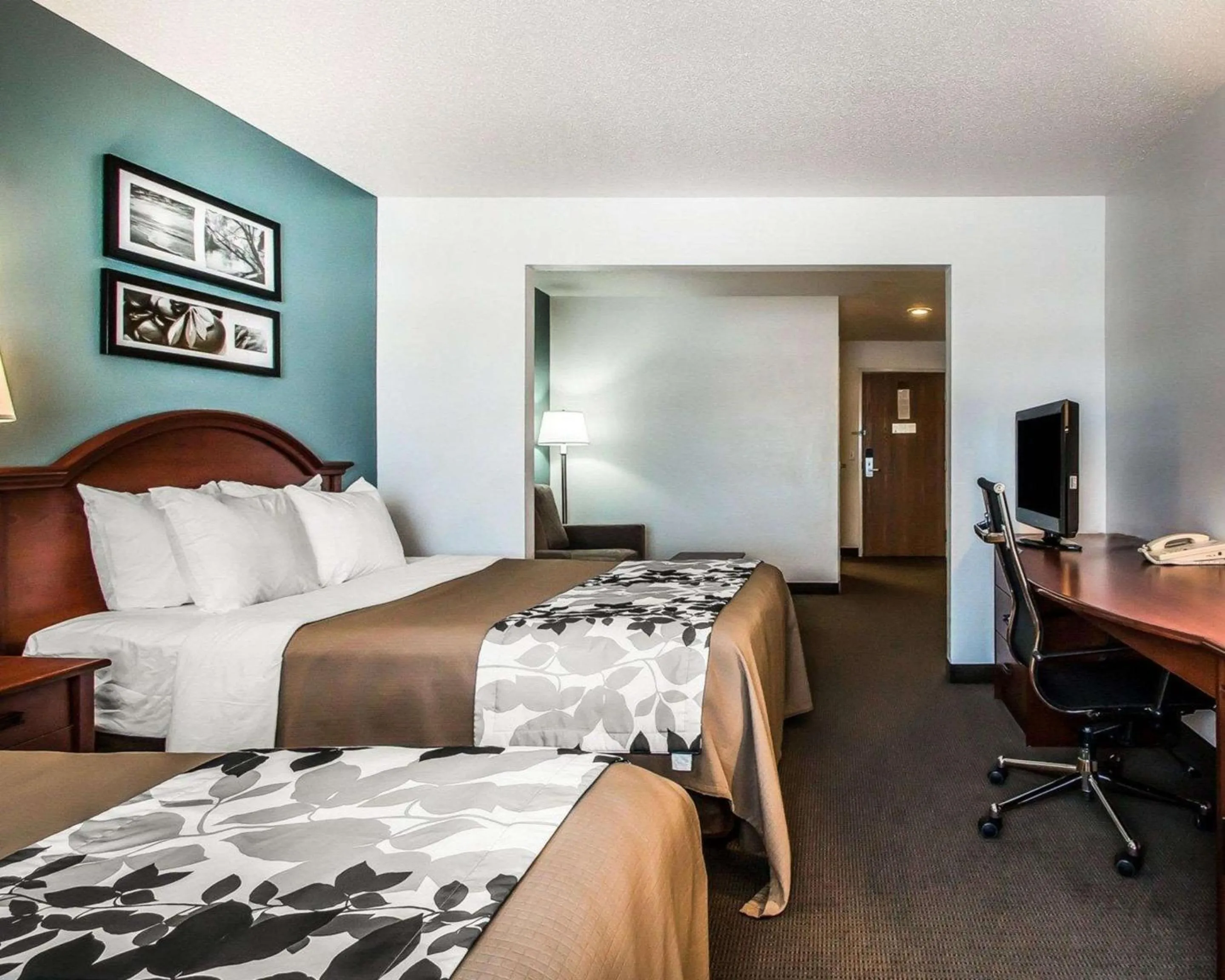 Photo of the whole room, Bed in Sleep Inn & Suites Mount Vernon