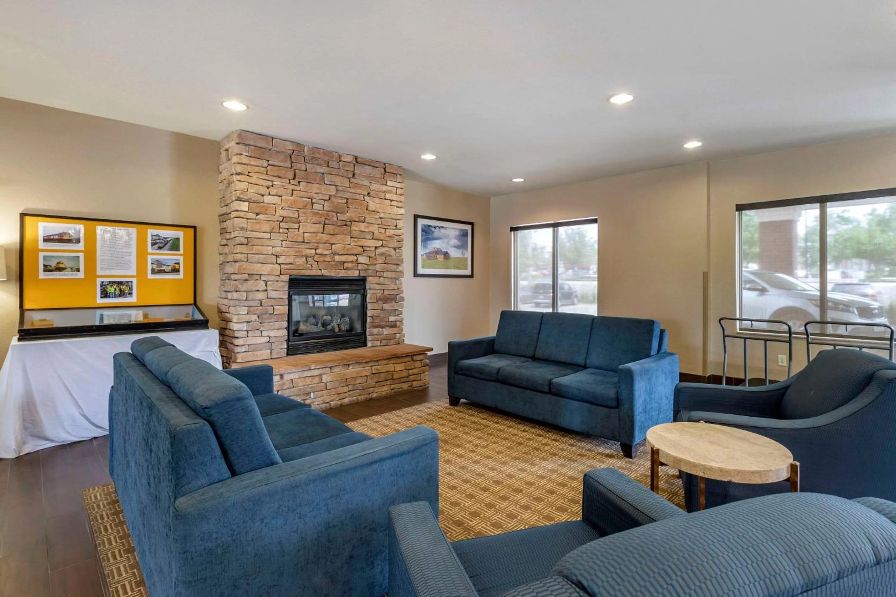 Lobby or reception in Comfort Suites Coralville I-80