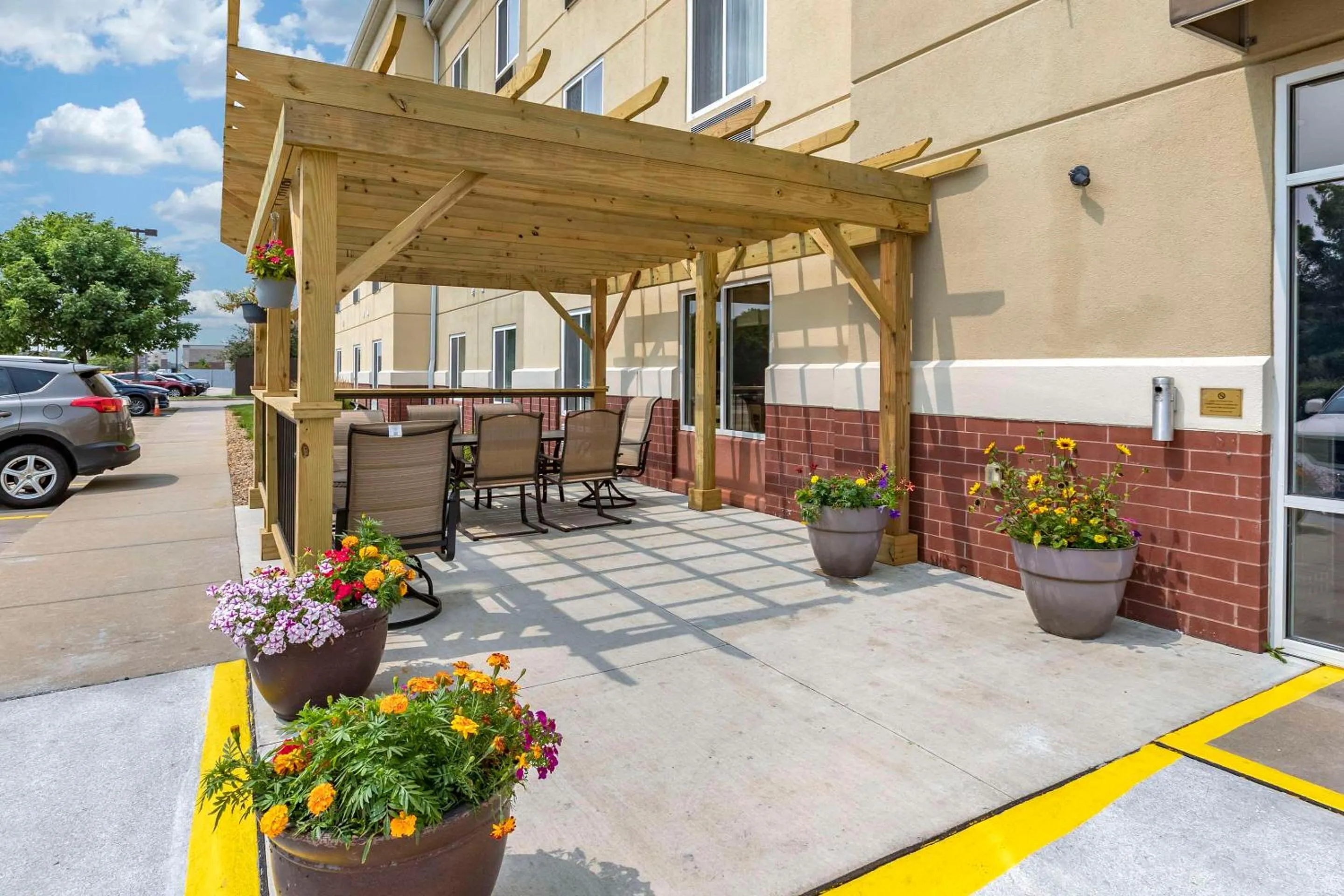 Property building in Comfort Suites Coralville I-80