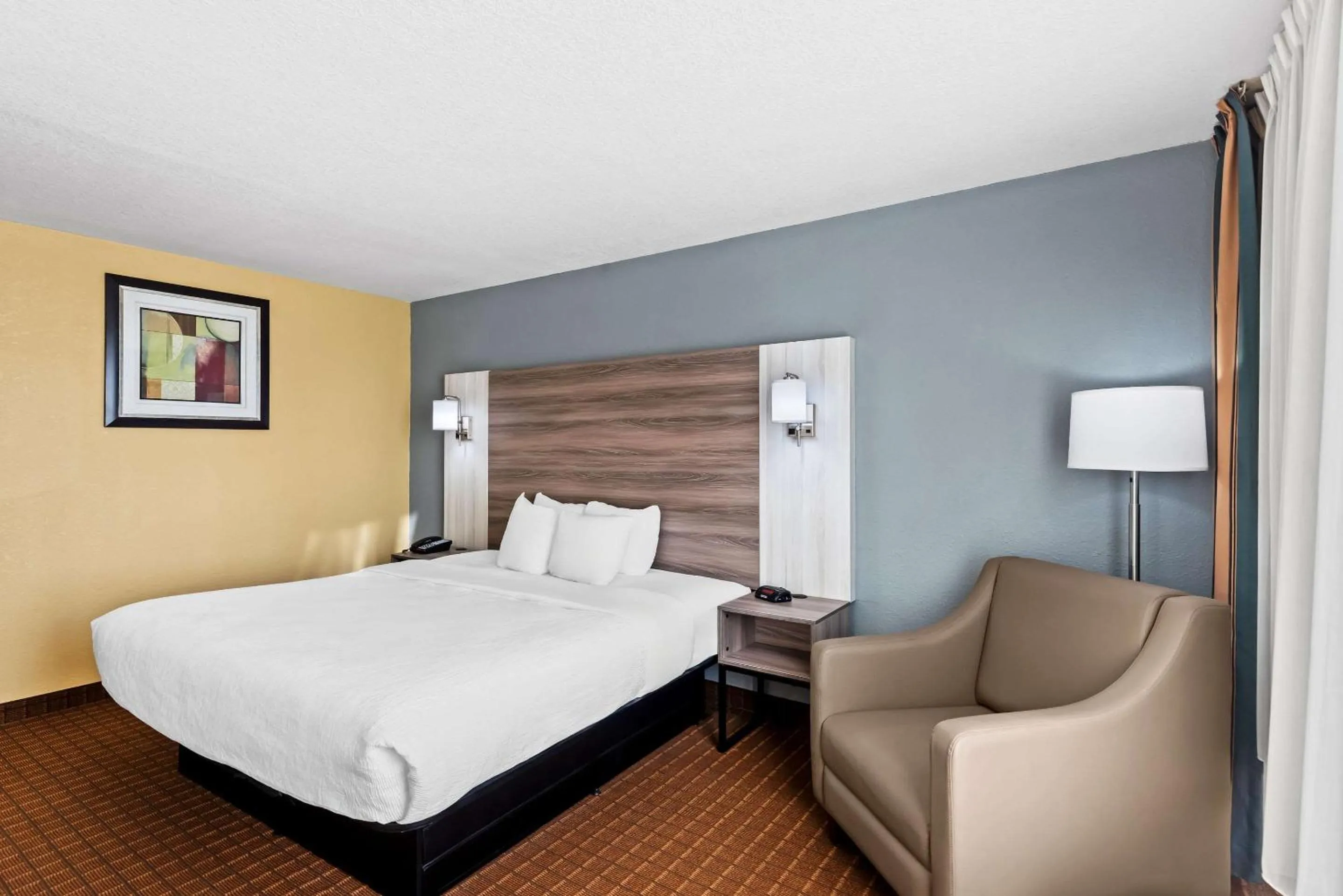 Bedroom, Bed in Quality Inn Fort Dodge