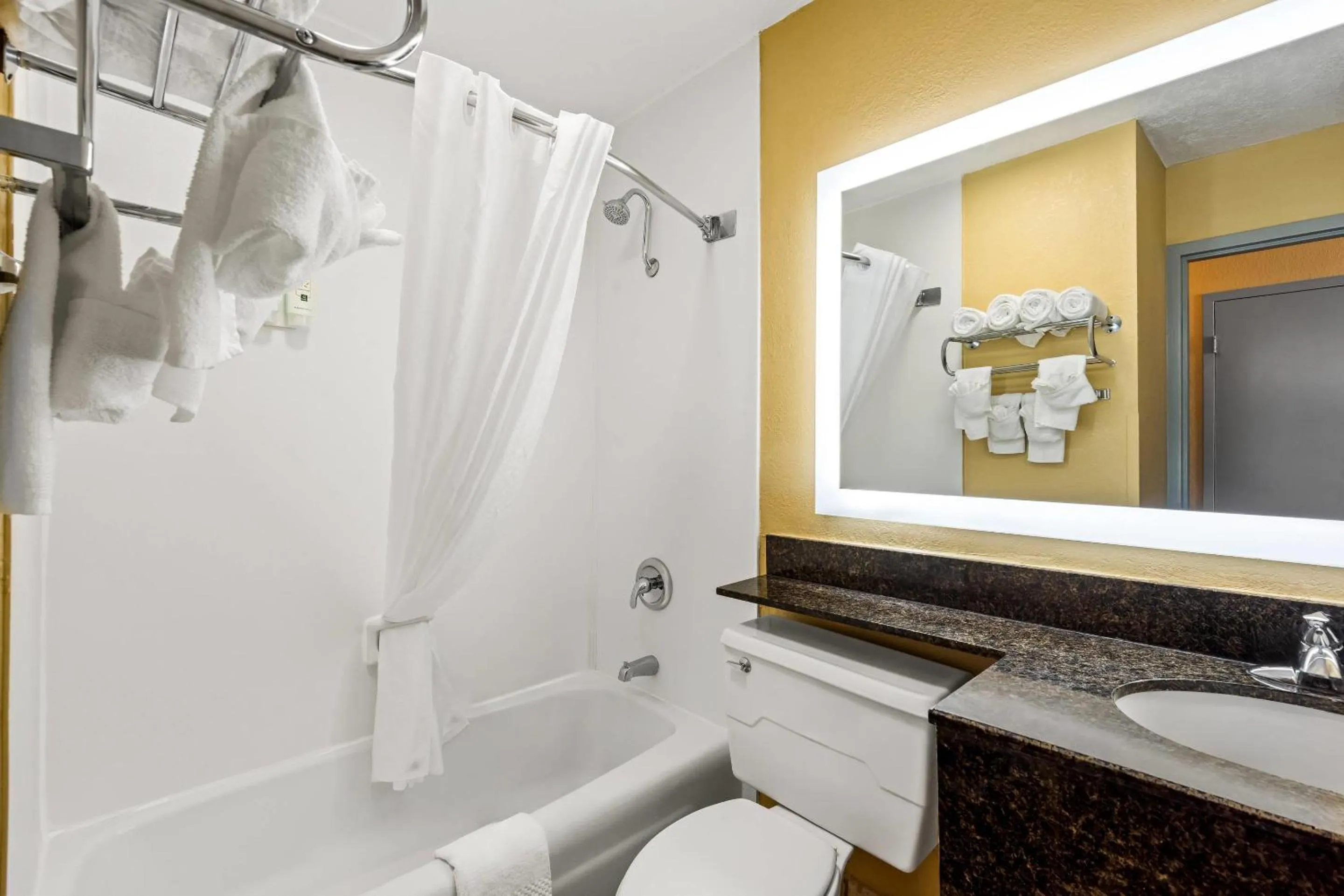 Bedroom in Quality Inn Fort Dodge