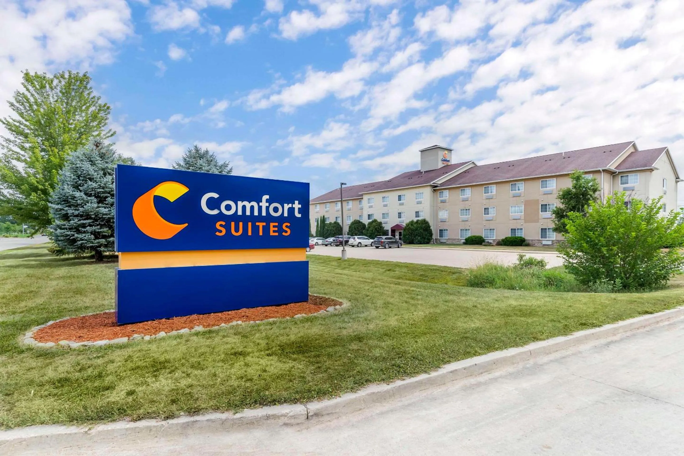 Property building in Comfort Suites