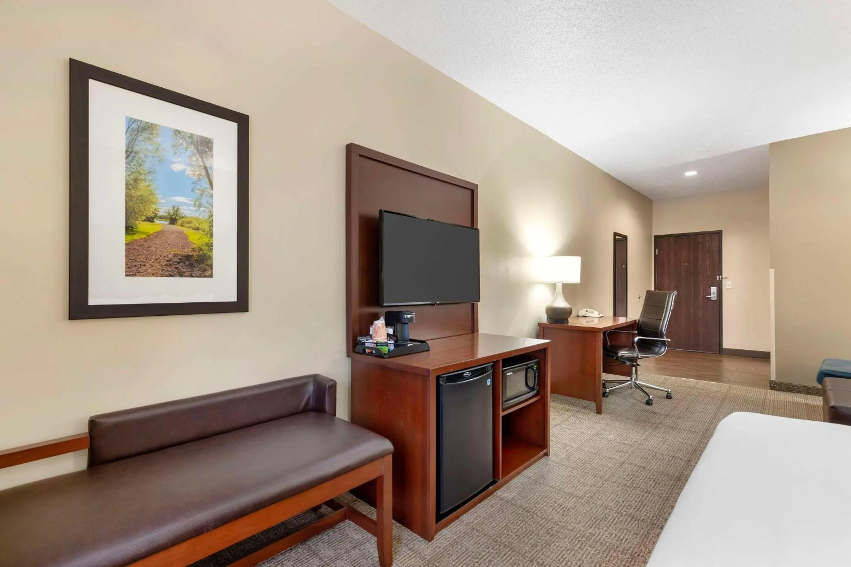 Bedroom, Bed in Comfort Suites