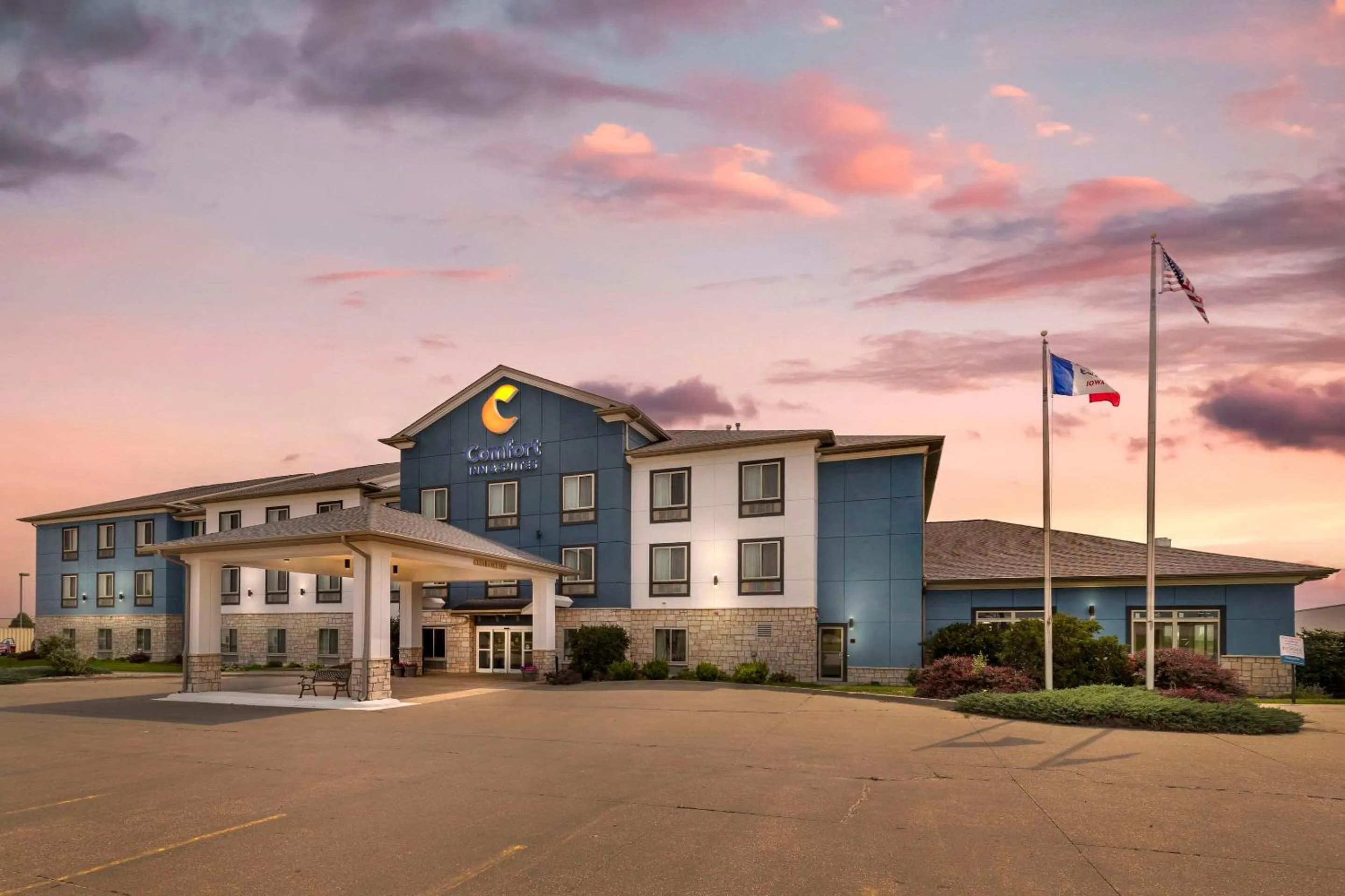 Property building in Comfort Inn & Suites Grinnell near I-80
