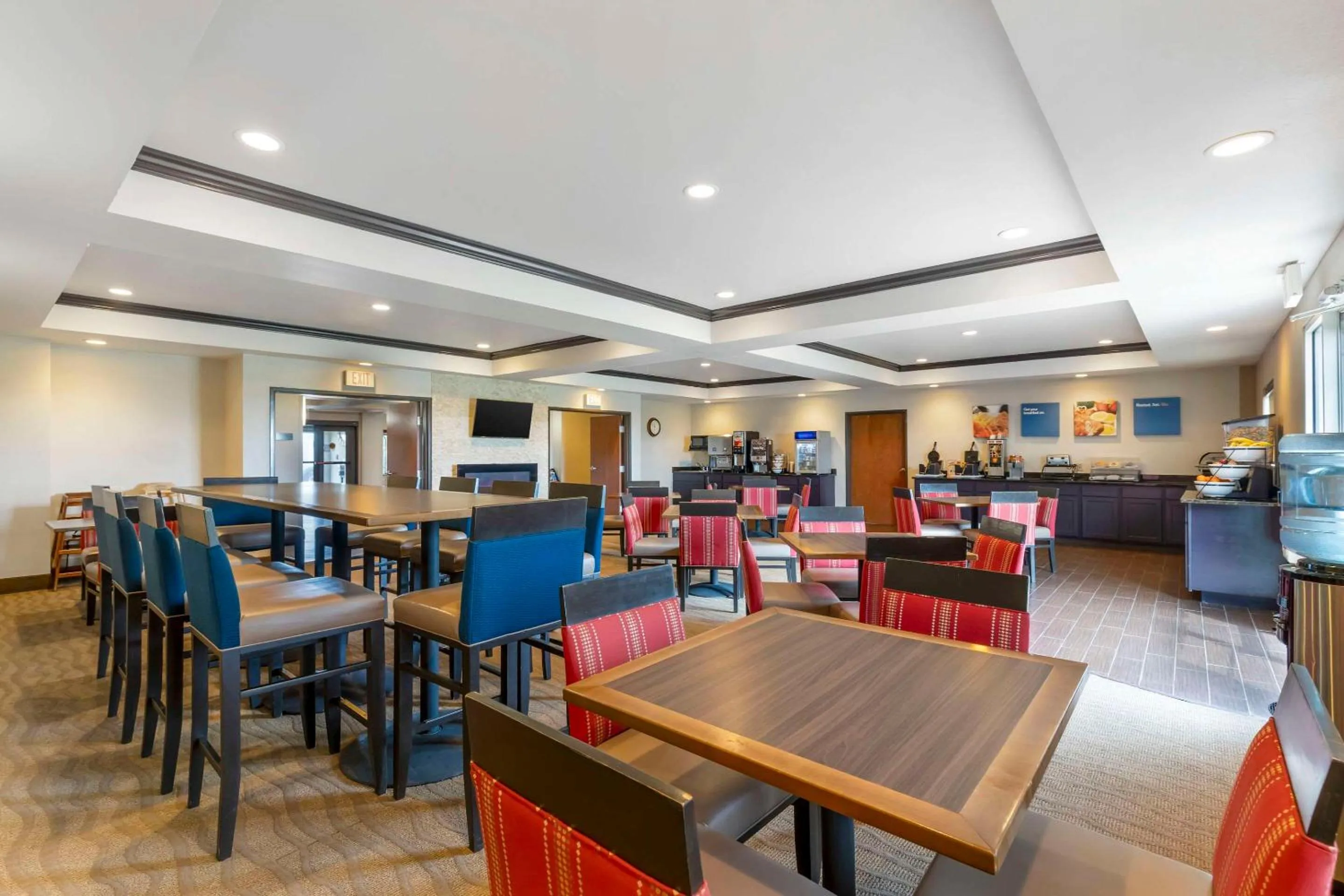 Breakfast in Comfort Inn & Suites Grinnell near I-80